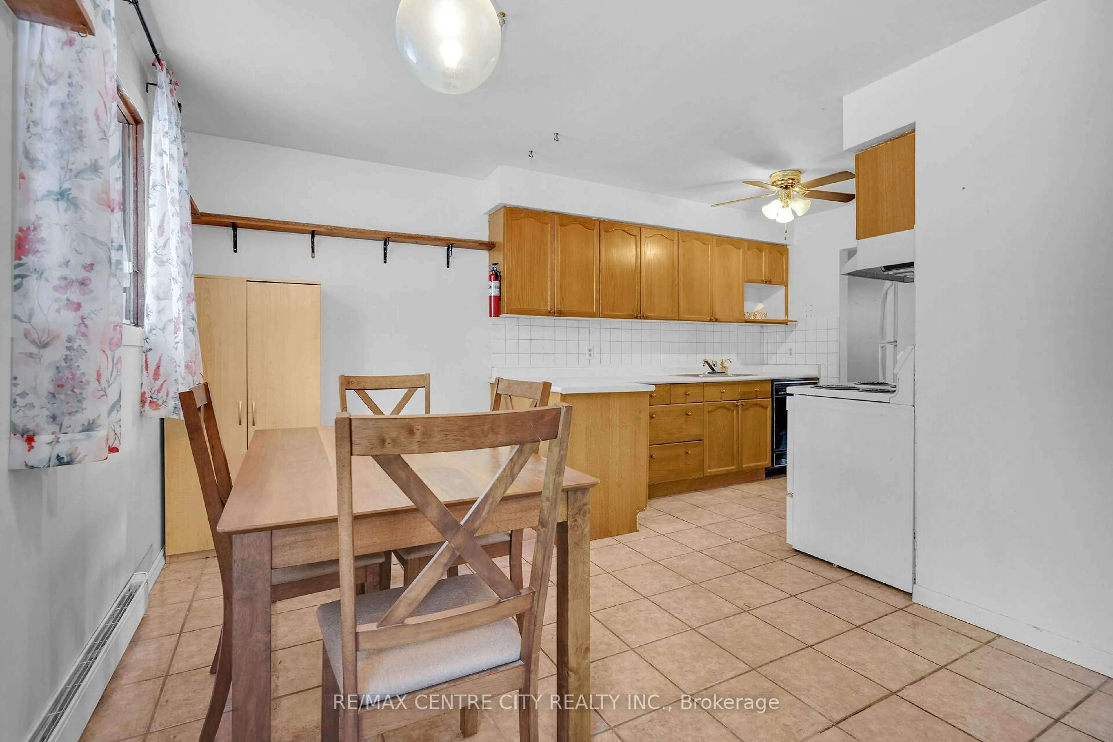 Standard kitchen, unknown for 55 Mohegan Cres, London East Ontario N5V 2X7