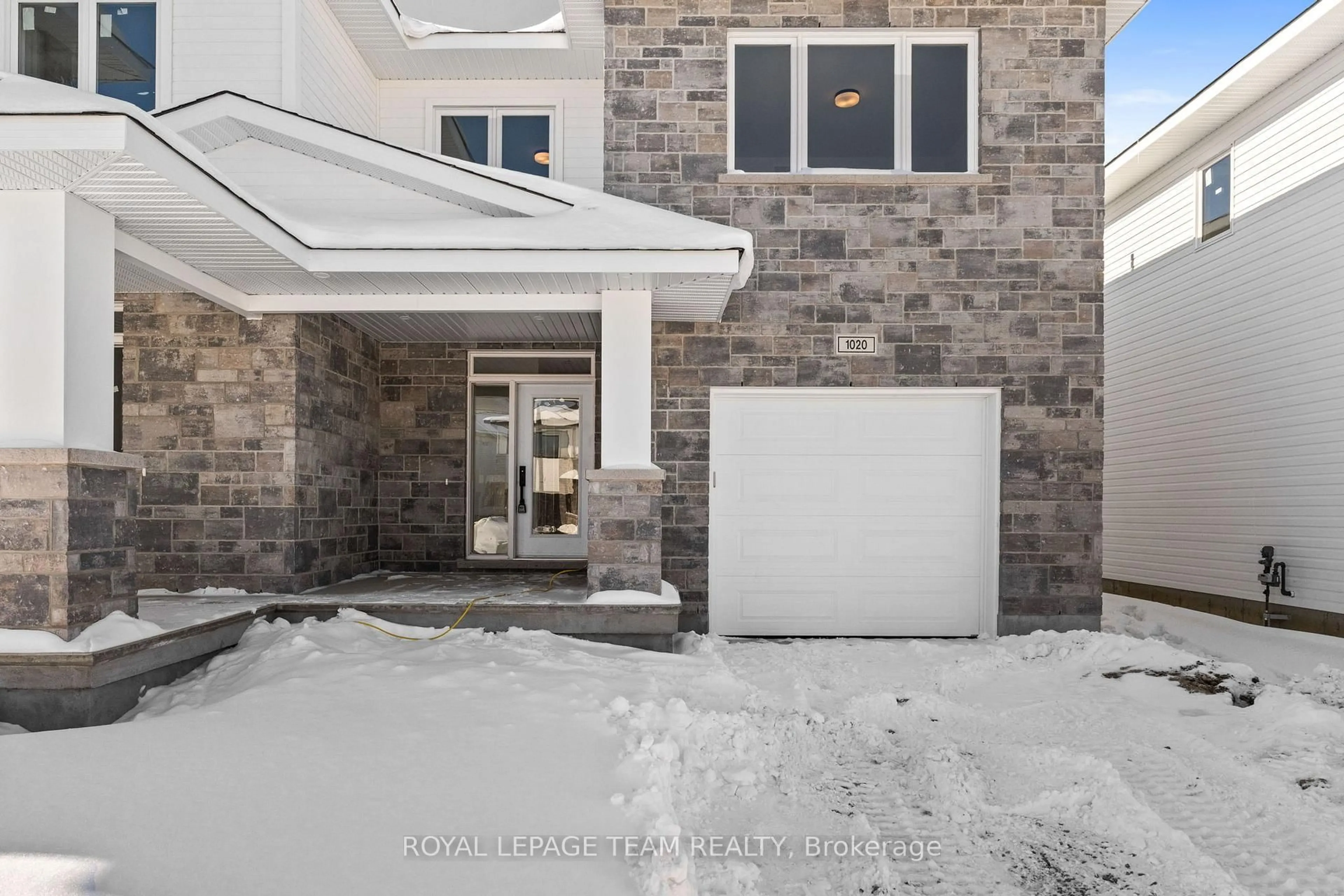 Indoor entryway for 1020 Moore St, Brockville Ontario K6V 0H2