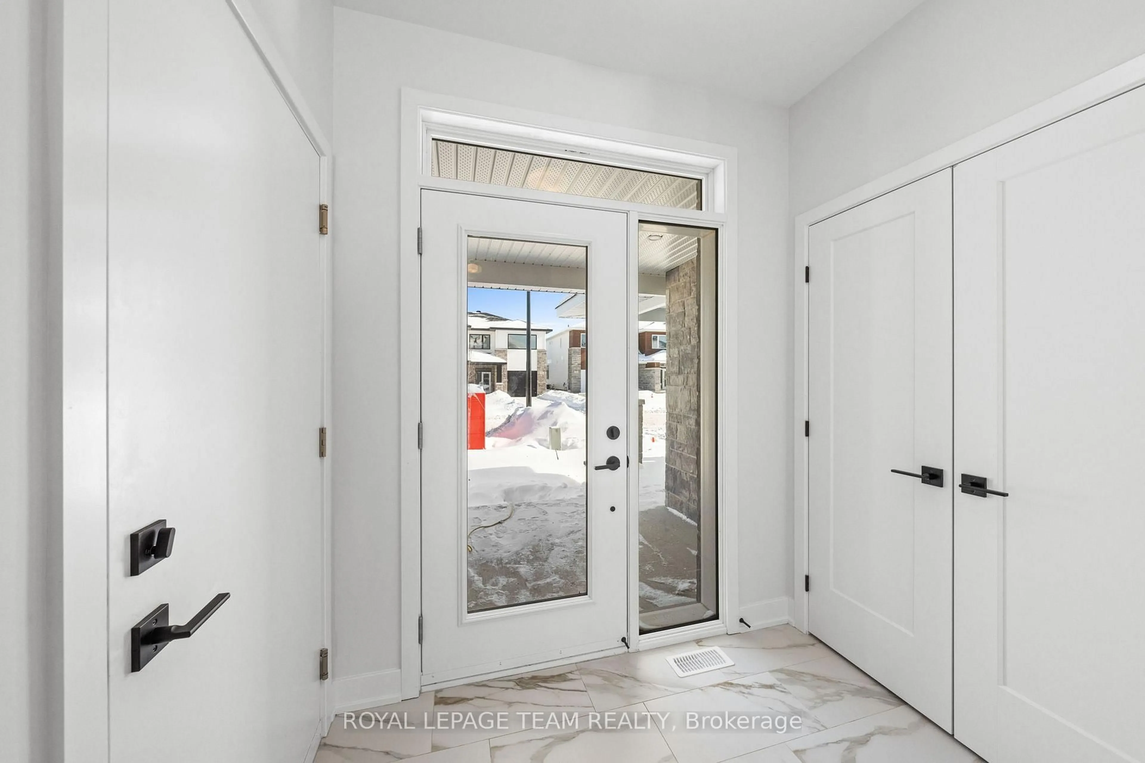 Indoor entryway for 1020 Moore St, Brockville Ontario K6V 0H2