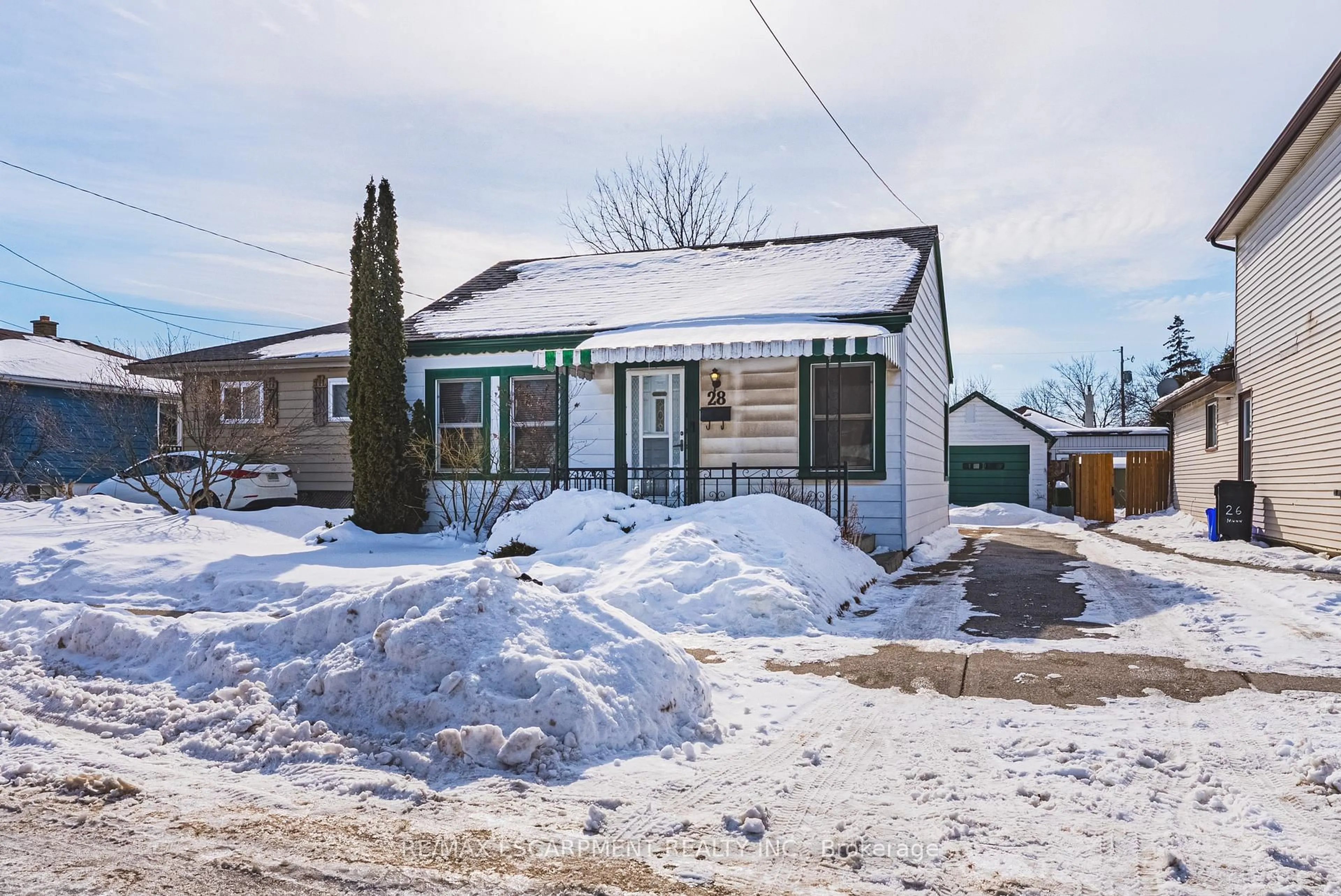 Unknown for 28 Munn St, Hamilton Ontario L8V 1J9