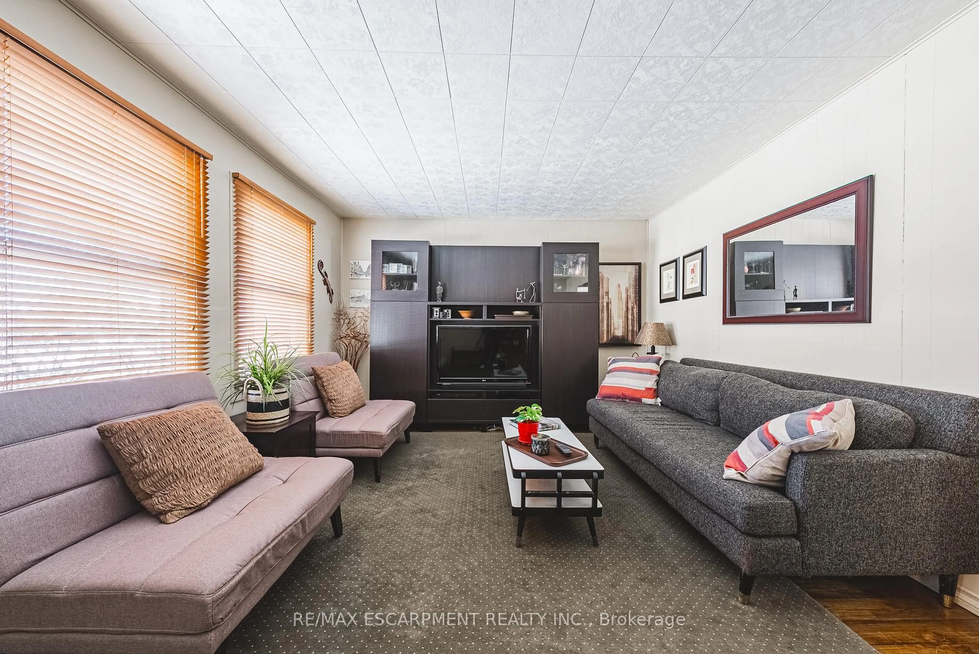 Living room with furniture, unknown for 28 Munn St, Hamilton Ontario L8V 1J9