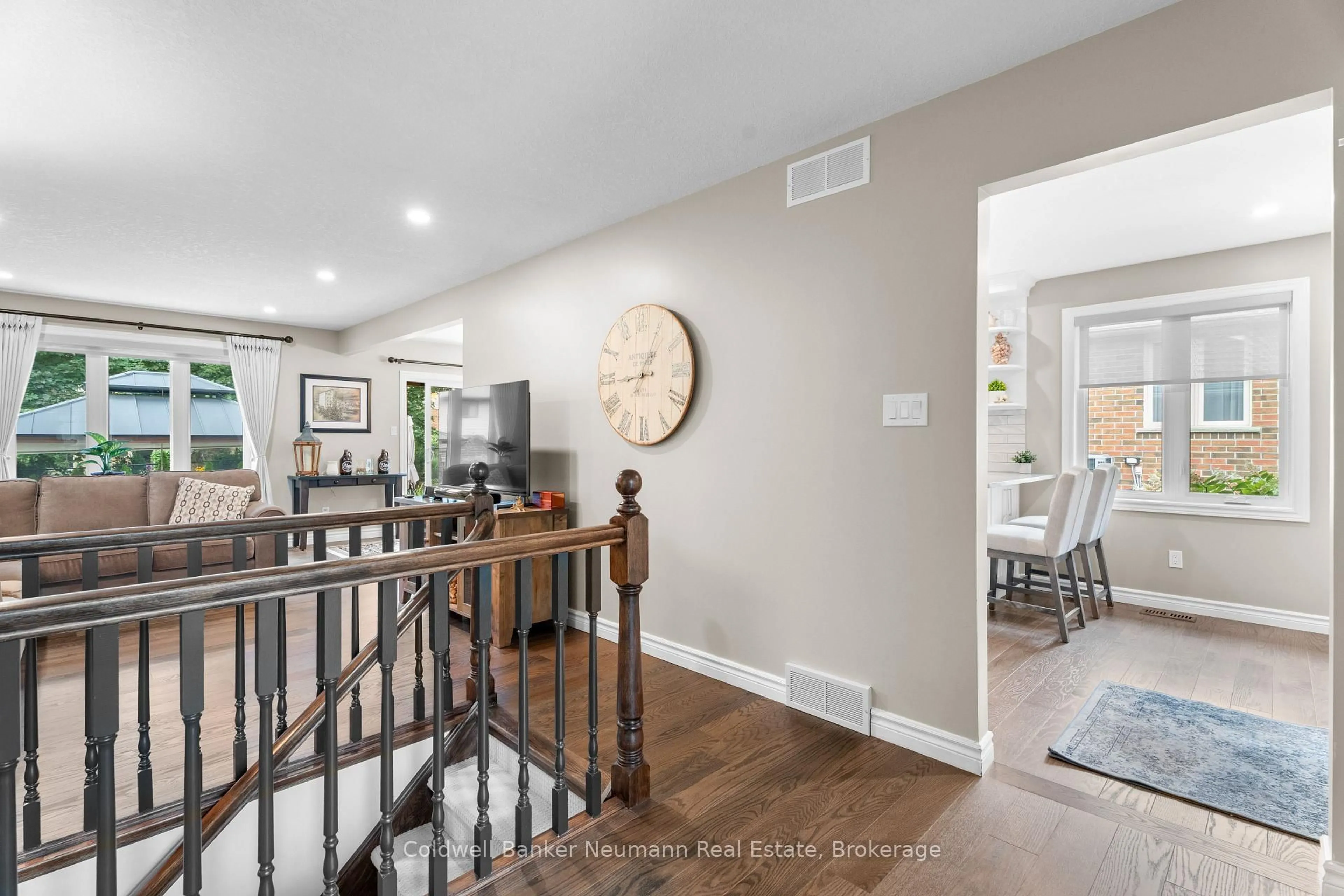 Indoor entryway for 28 Keating Dr, Centre Wellington Ontario N0B 1S0