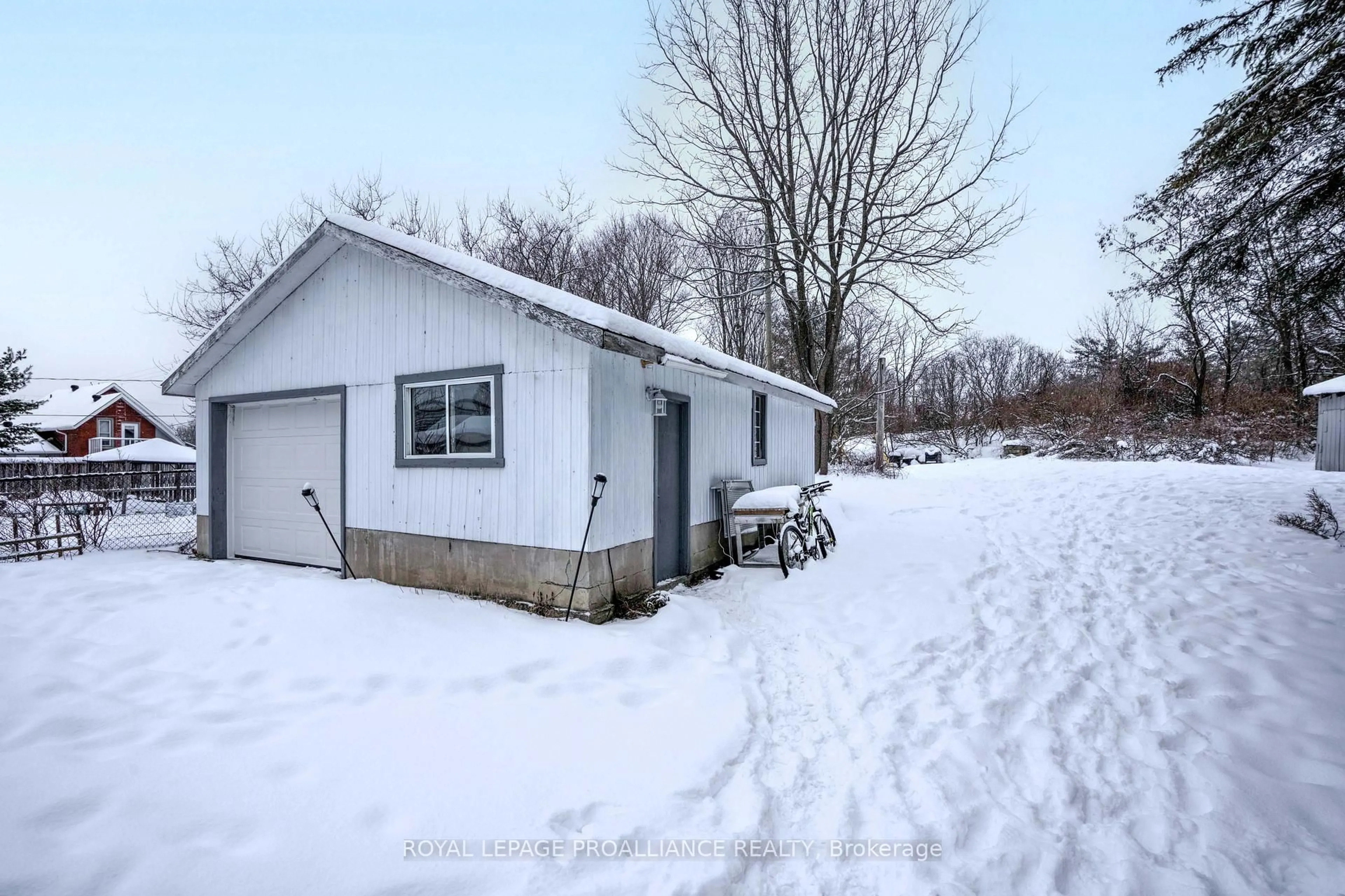 Shed for 15 Osborne St, Gananoque Ontario K7G 2N4