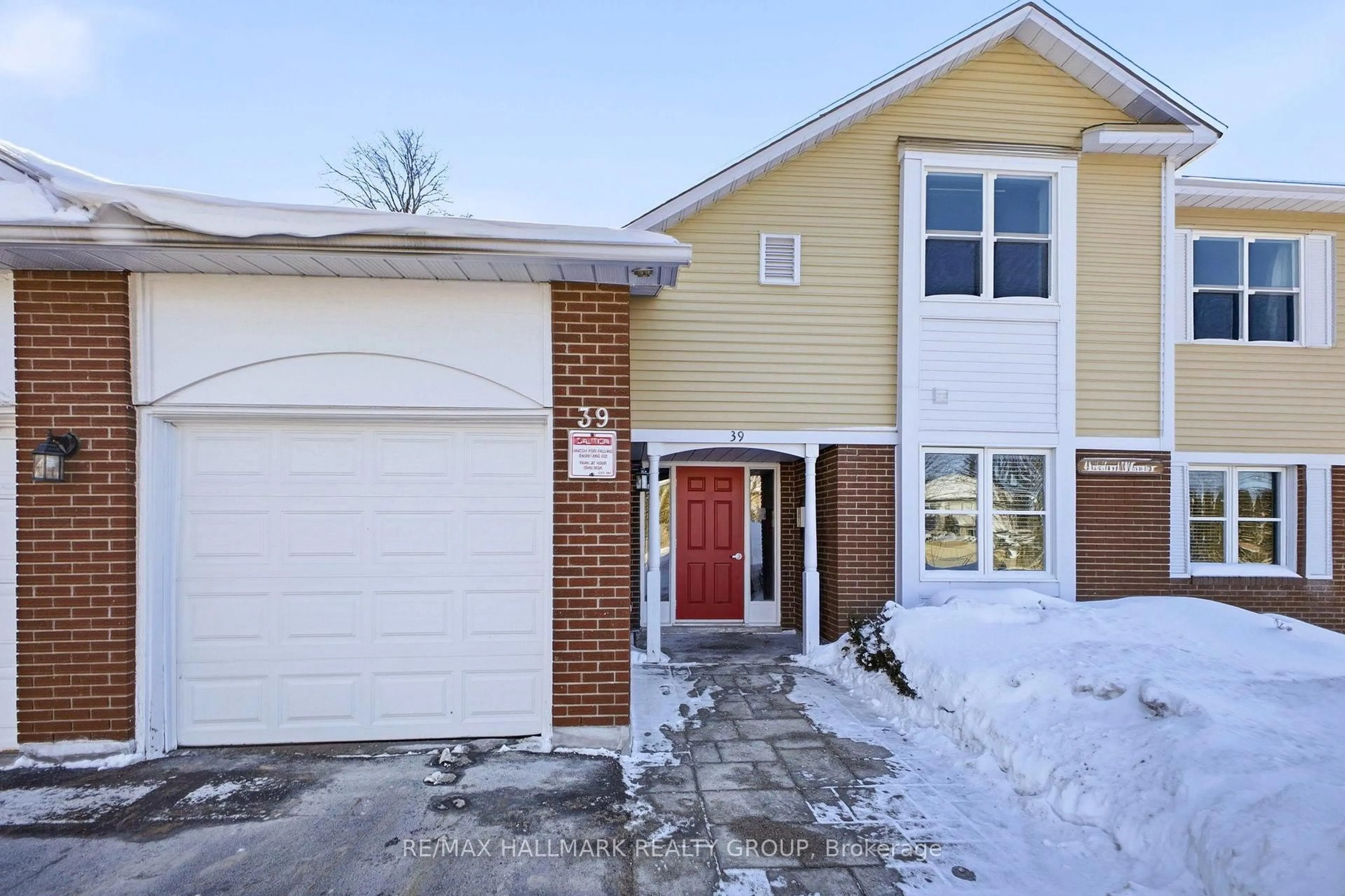 Home with brick exterior material, street for 39 Stonehaven Dr #D, Ottawa Ontario K2M 1E3