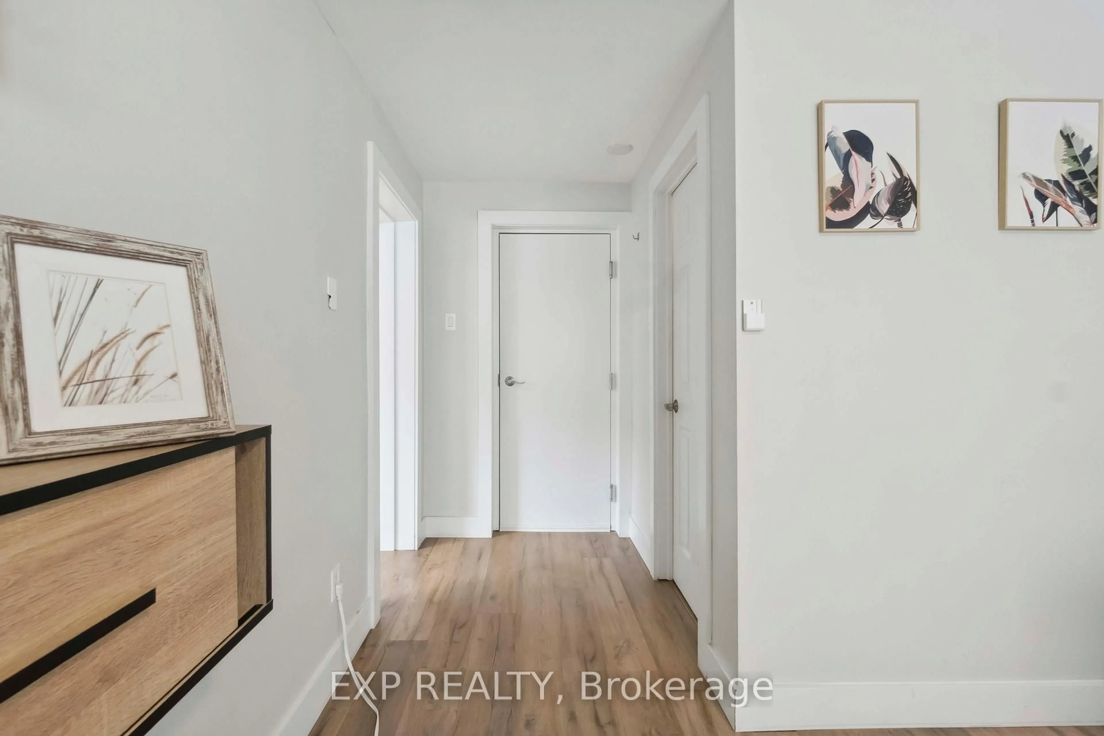 Indoor entryway for 184 Murray St, Ottawa Ontario K1N 5M8