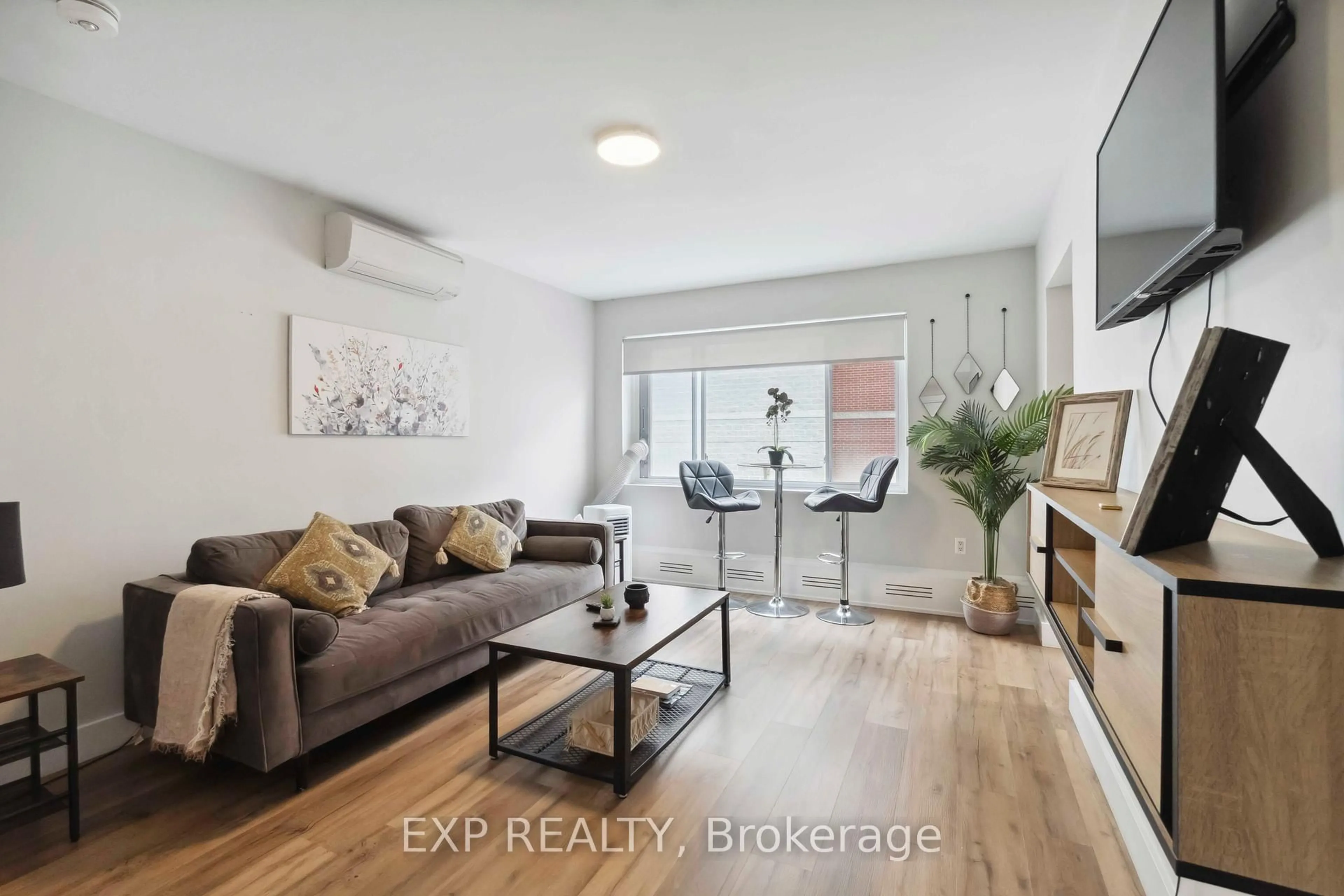 Living room with furniture, wood/laminate floor for 184 Murray St, Ottawa Ontario K1N 5M8