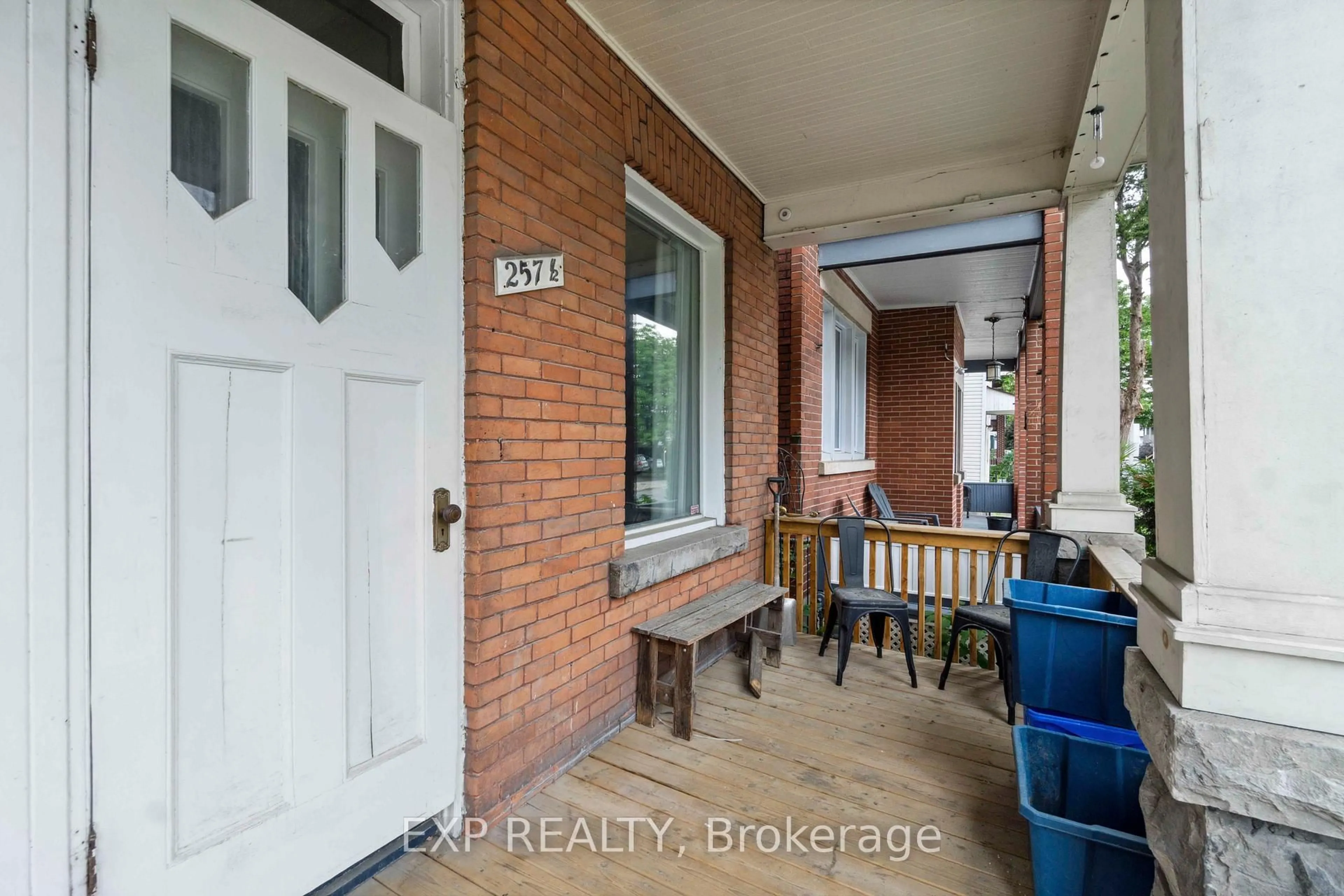 Indoor entryway for 257 St Andrew St, Ottawa Ontario K1N 5G8