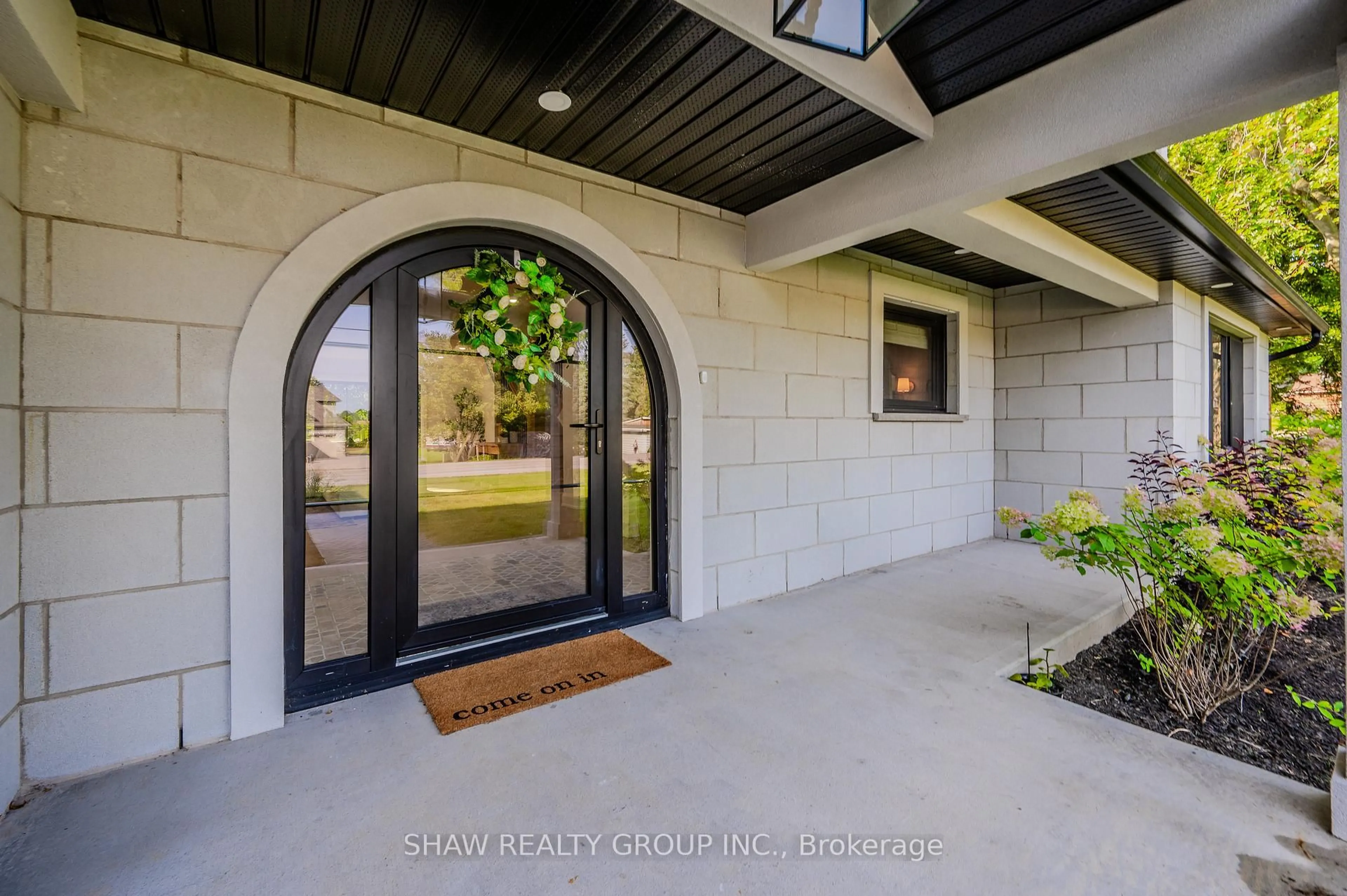 Indoor entryway for 2143 Bleams Rd, Wilmot Ontario N0B 2H0