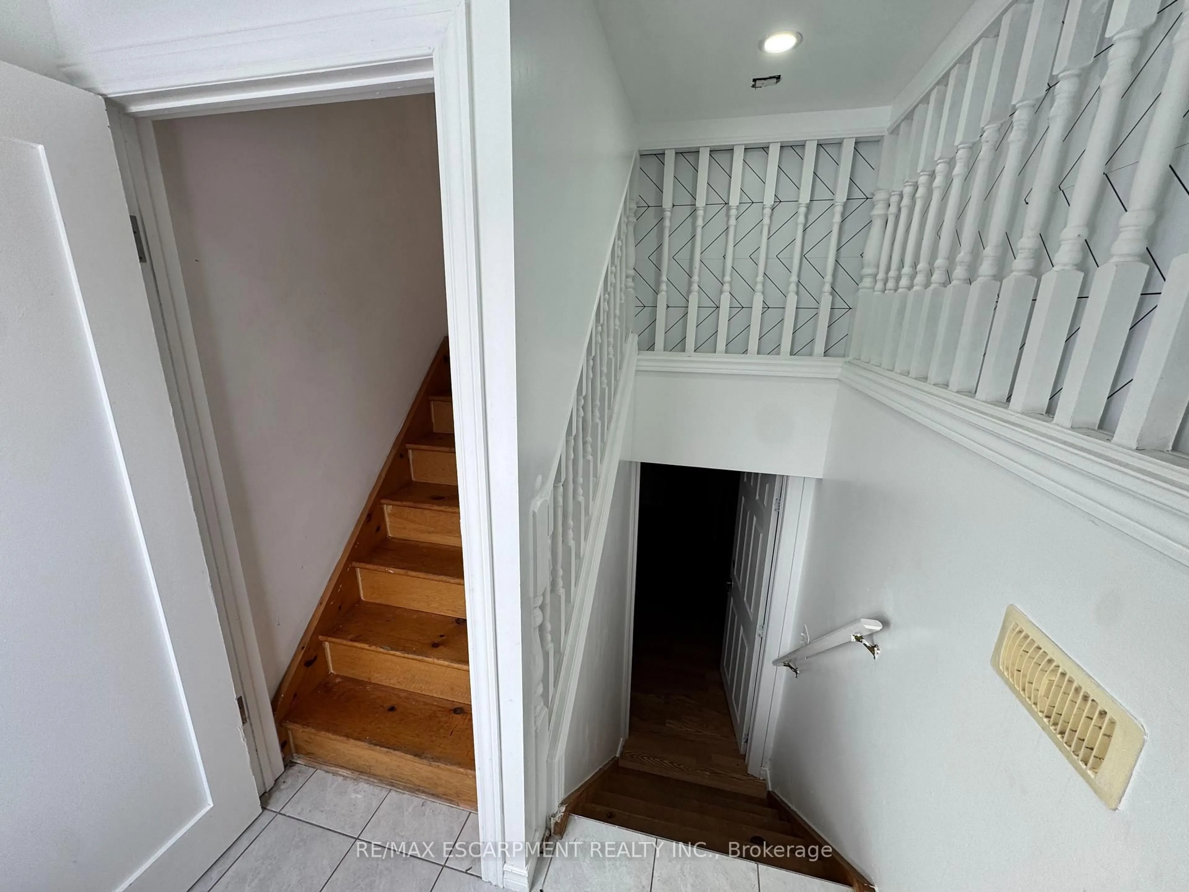 Stairs for 167 Forest Rd, Brantford Ontario N3S 7L5