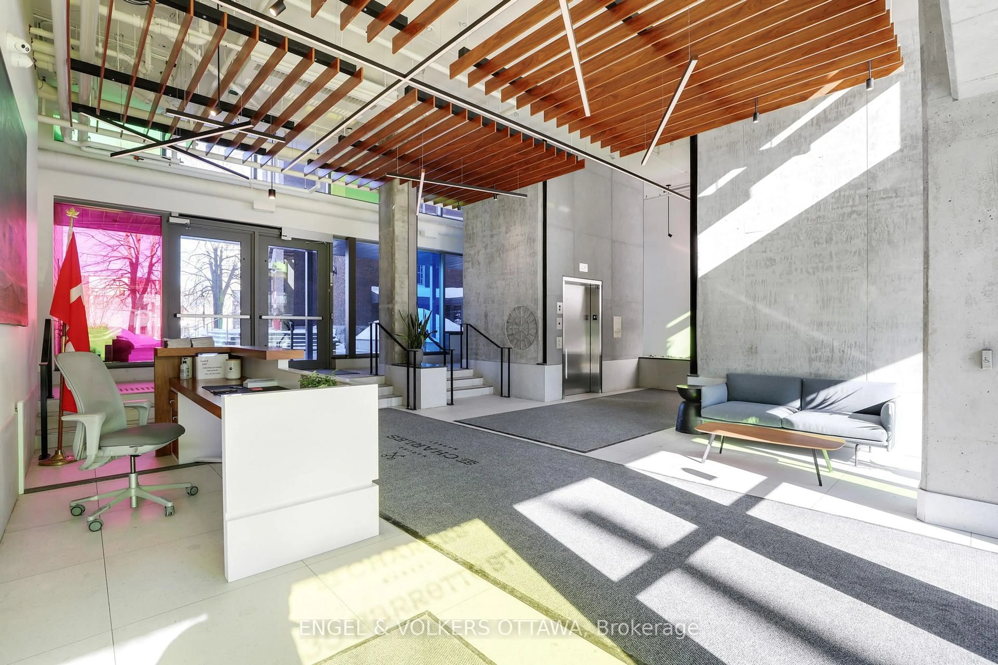 Indoor foyer for 135 Barrette St #308, Ottawa Ontario K1L 7Z9