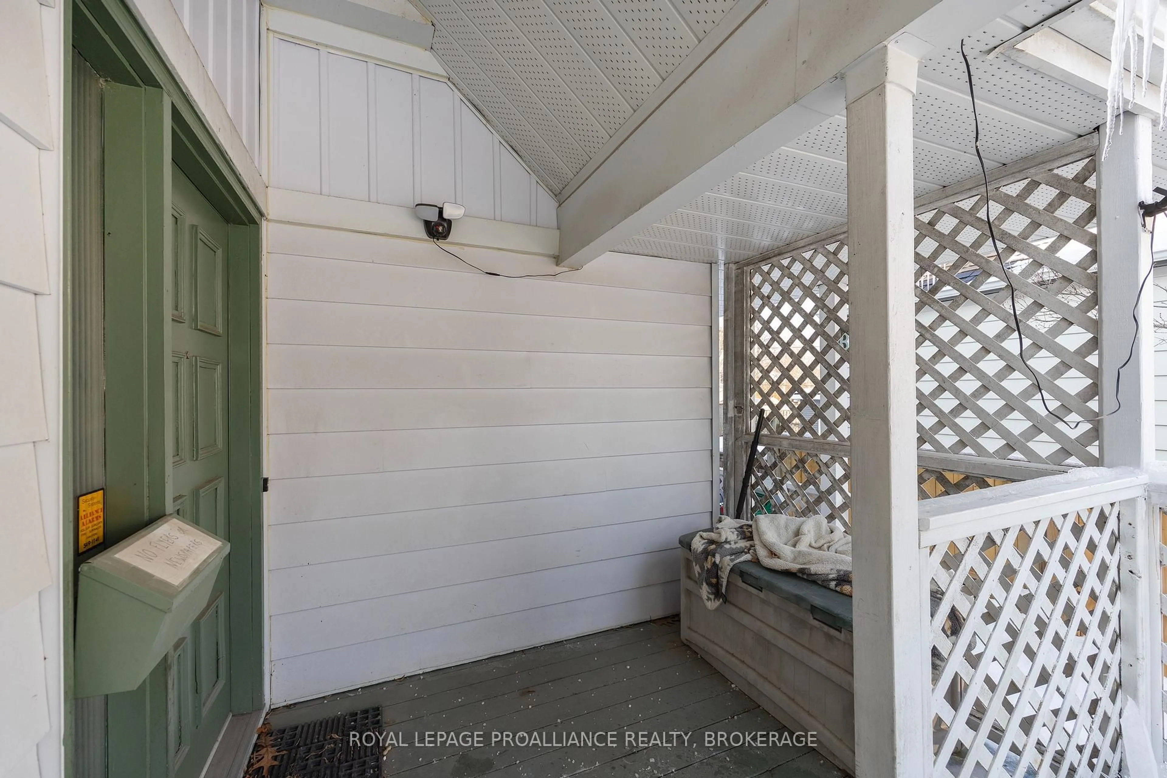 Unknown for 69 Scott St, Kingston Ontario K7L 1L6