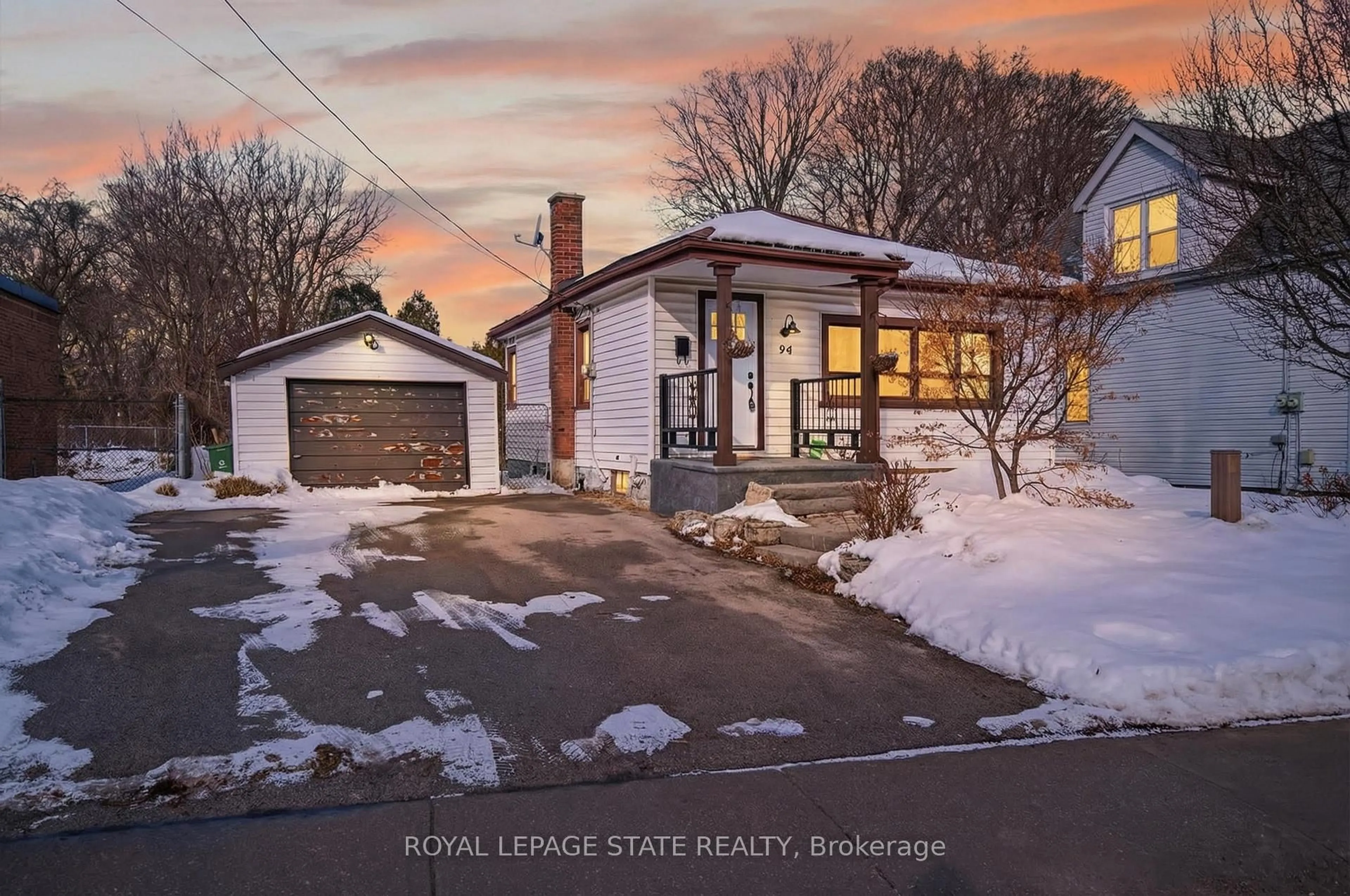 A pic from outside/outdoor area/front of a property/back of a property/a pic from drone, street for 94 Emerson St, Hamilton Ontario L8S 2X6