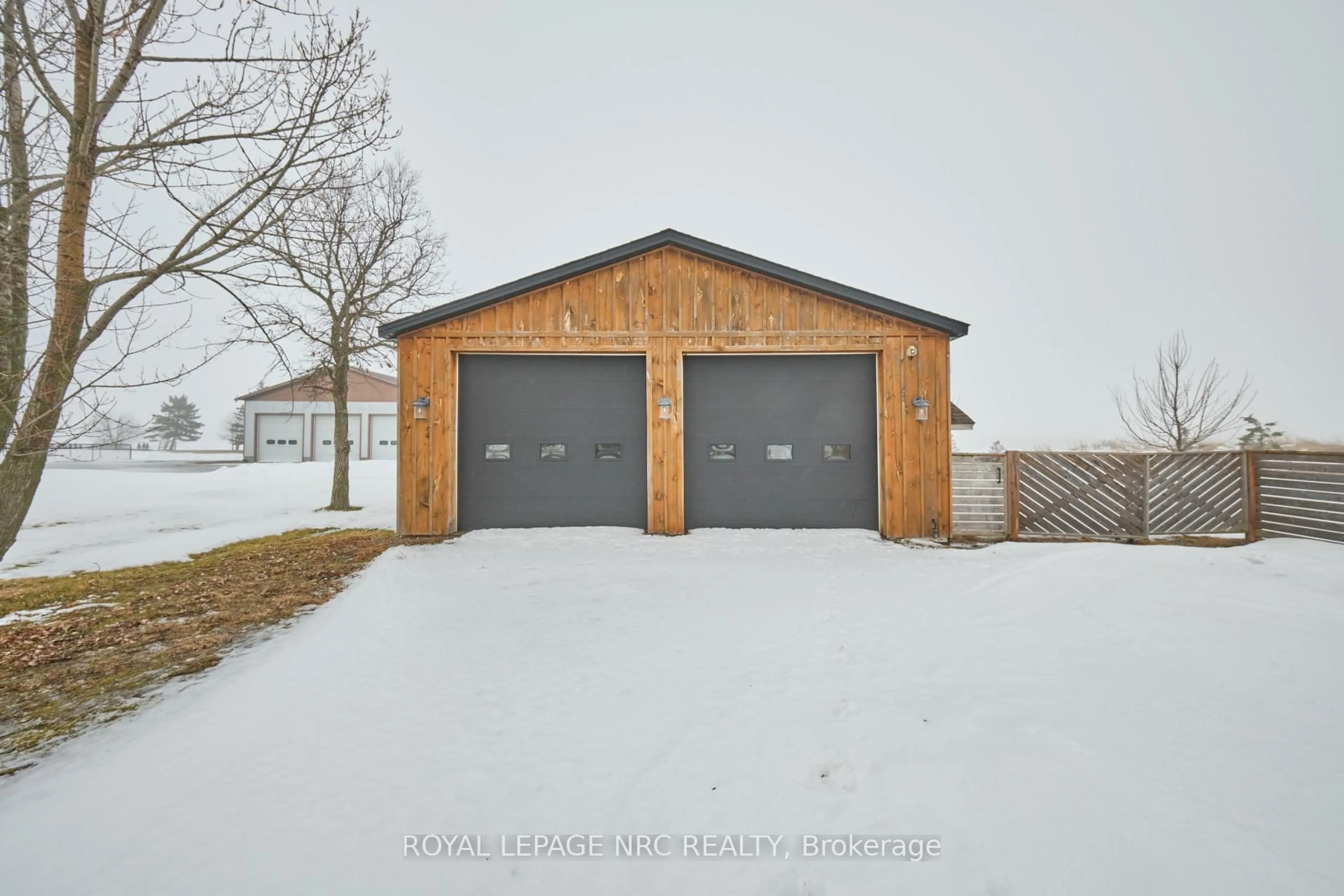 Indoor garage for 2411 Shurie Rd, West Lincoln Ontario L0R 2A0