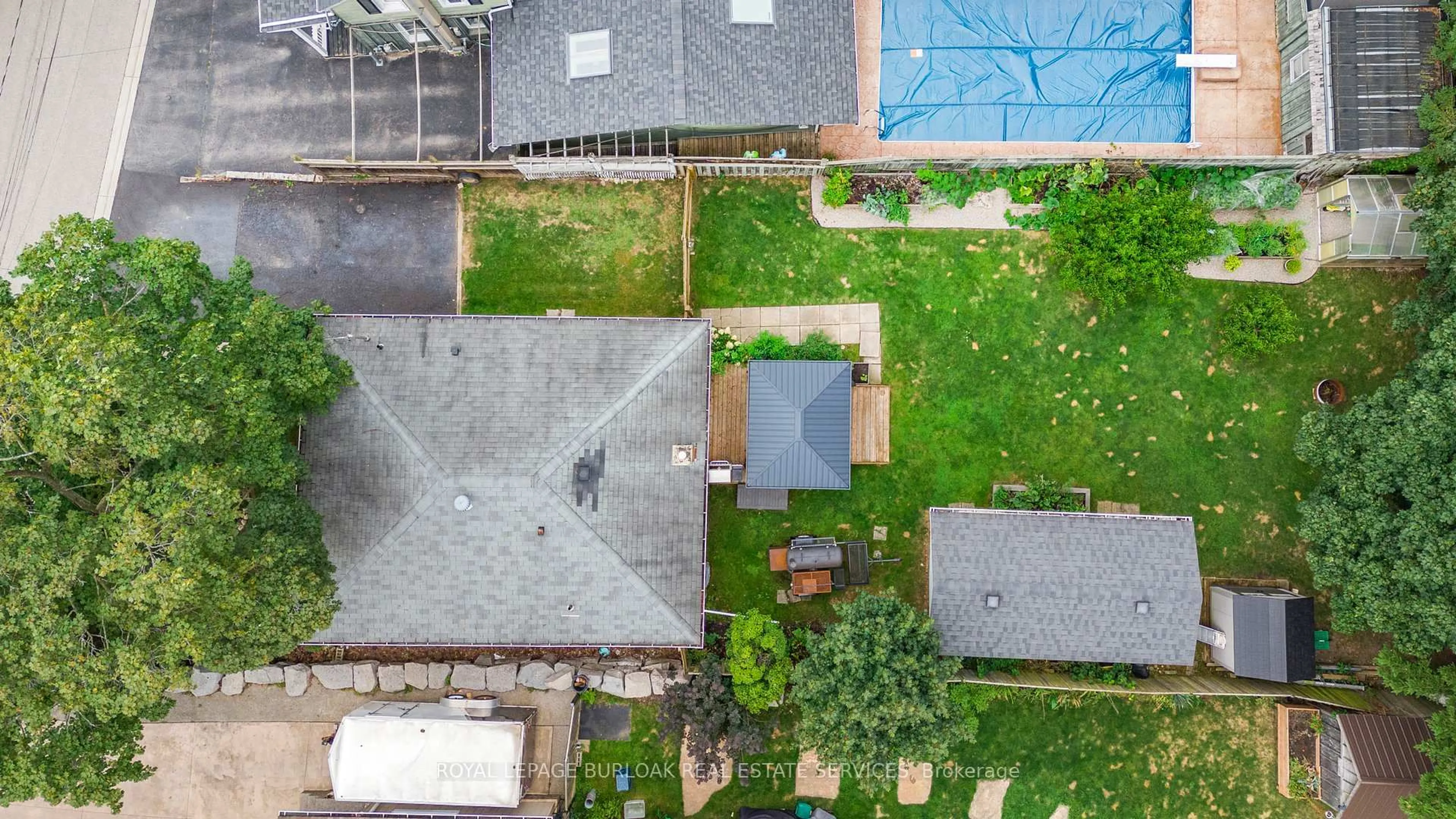 A pic from outside/outdoor area/front of a property/back of a property/a pic from drone, street for 11 Flynn Ave, Cambridge Ontario N3C 2T8