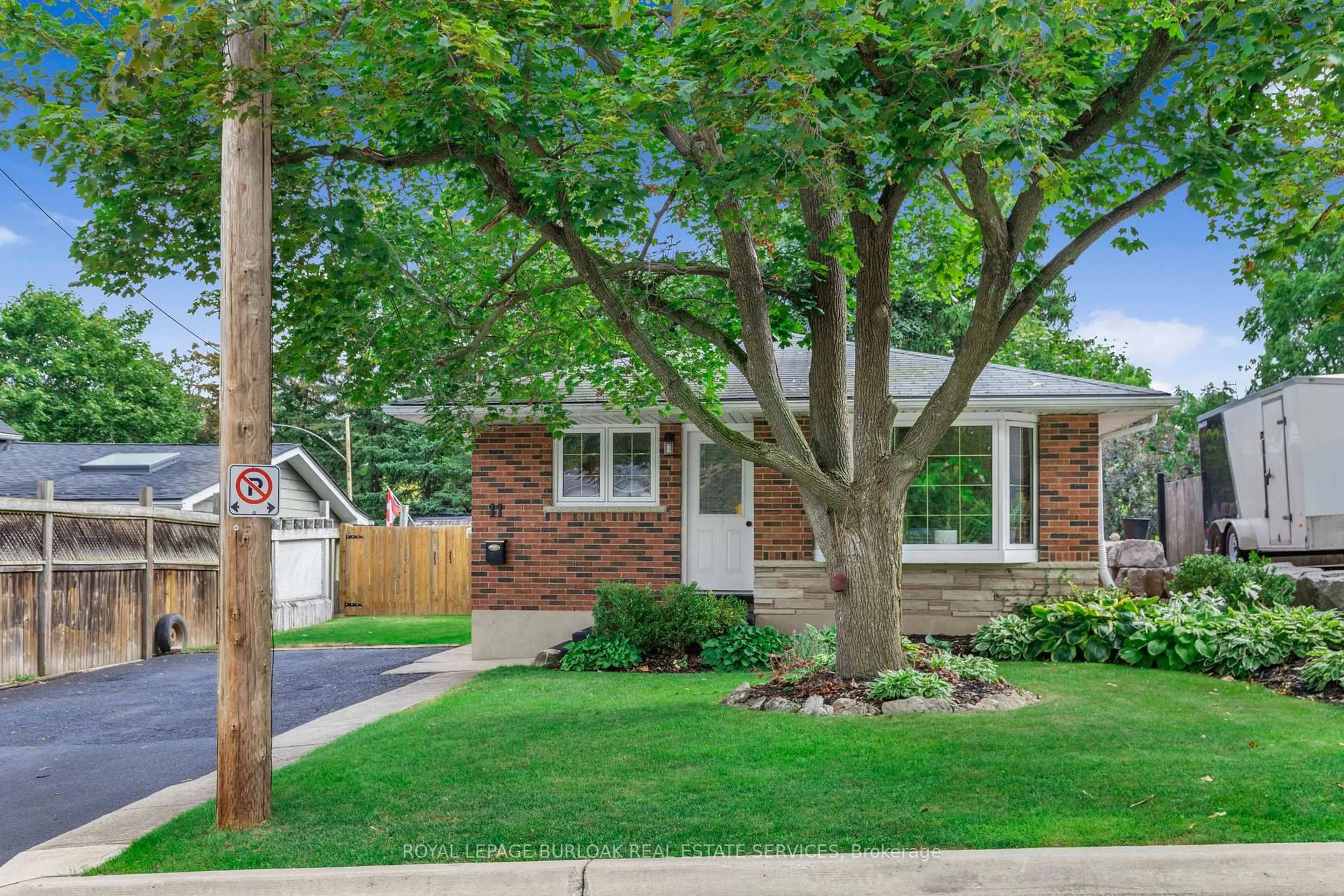 Home with brick exterior material, street for 11 Flynn Ave, Cambridge Ontario N3C 2T8