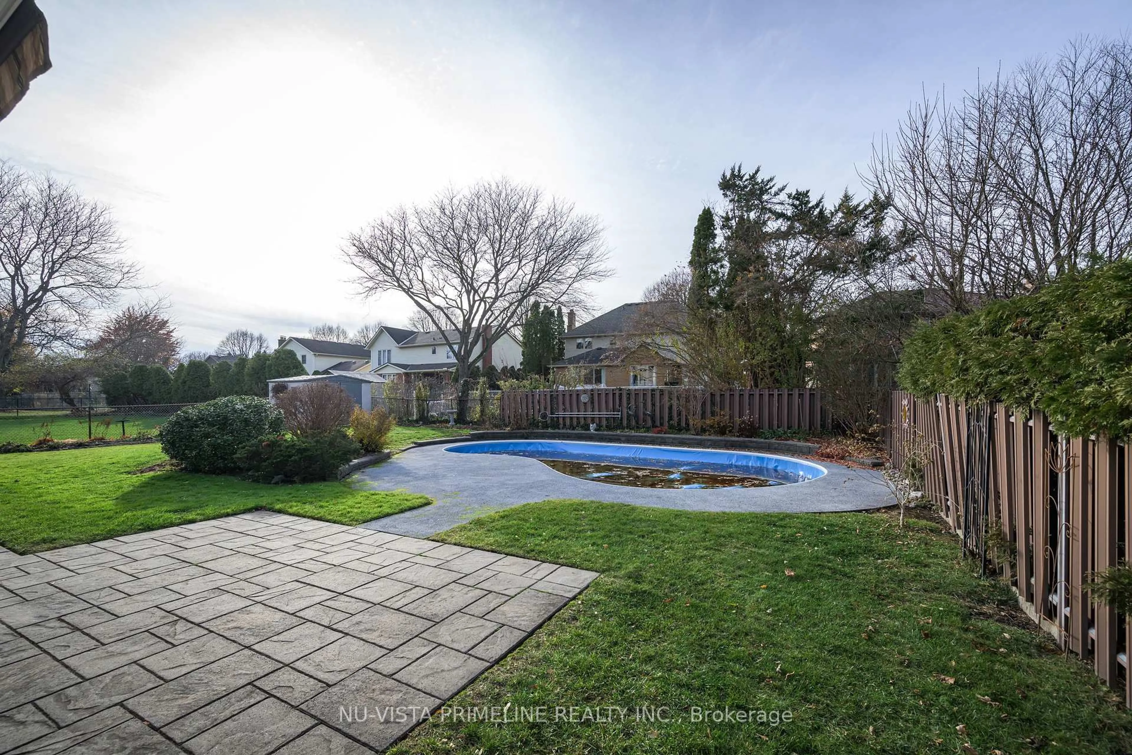 A pic from outside/outdoor area/front of a property/back of a property/a pic from drone, water/lake/river/ocean view for 53 Meridene Cres, London North Ontario N5X 2M1