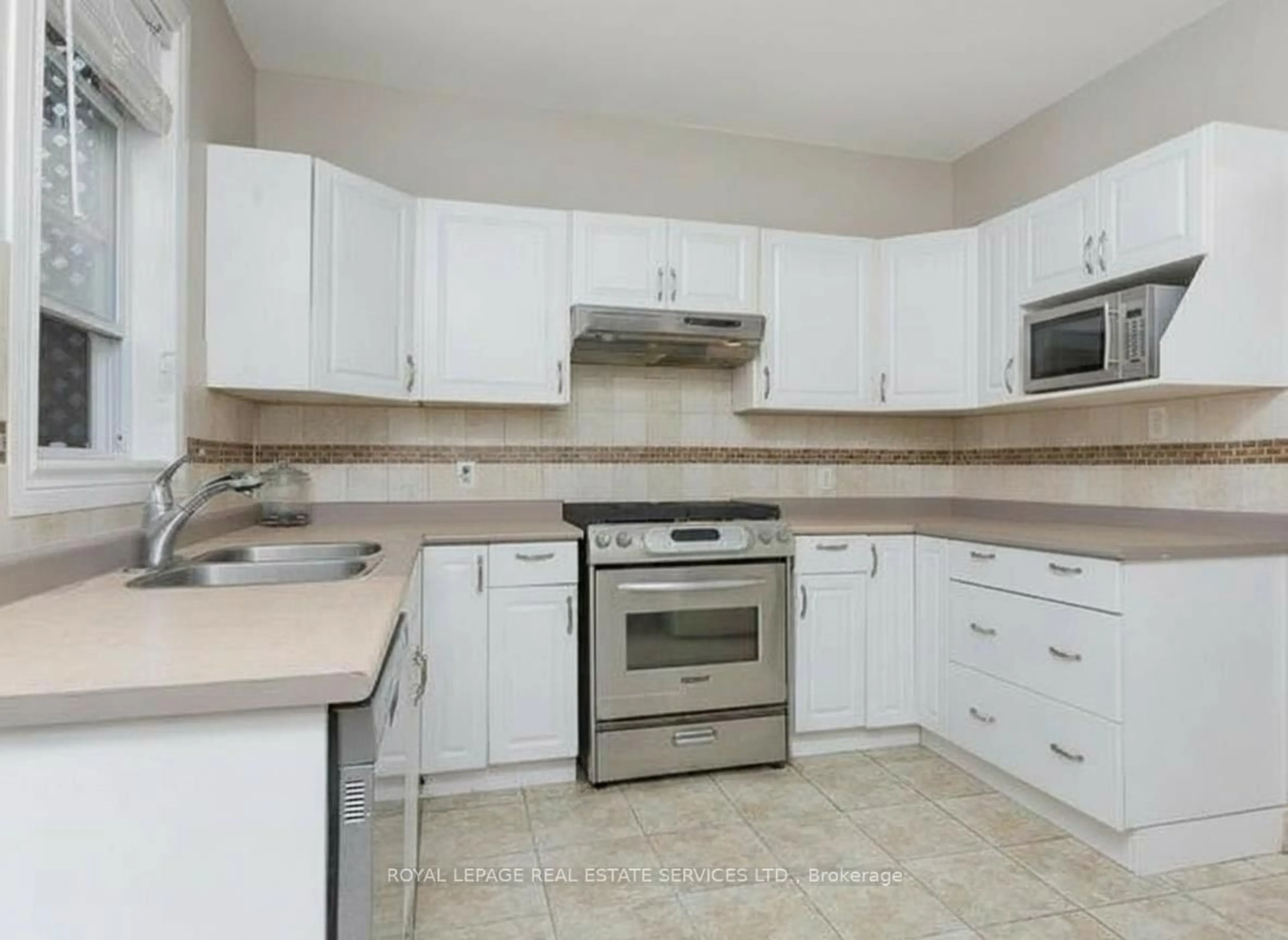 Standard kitchen, ceramic/tile floor for 43 Rosemont Ave, Hamilton Ontario L8L 2M4