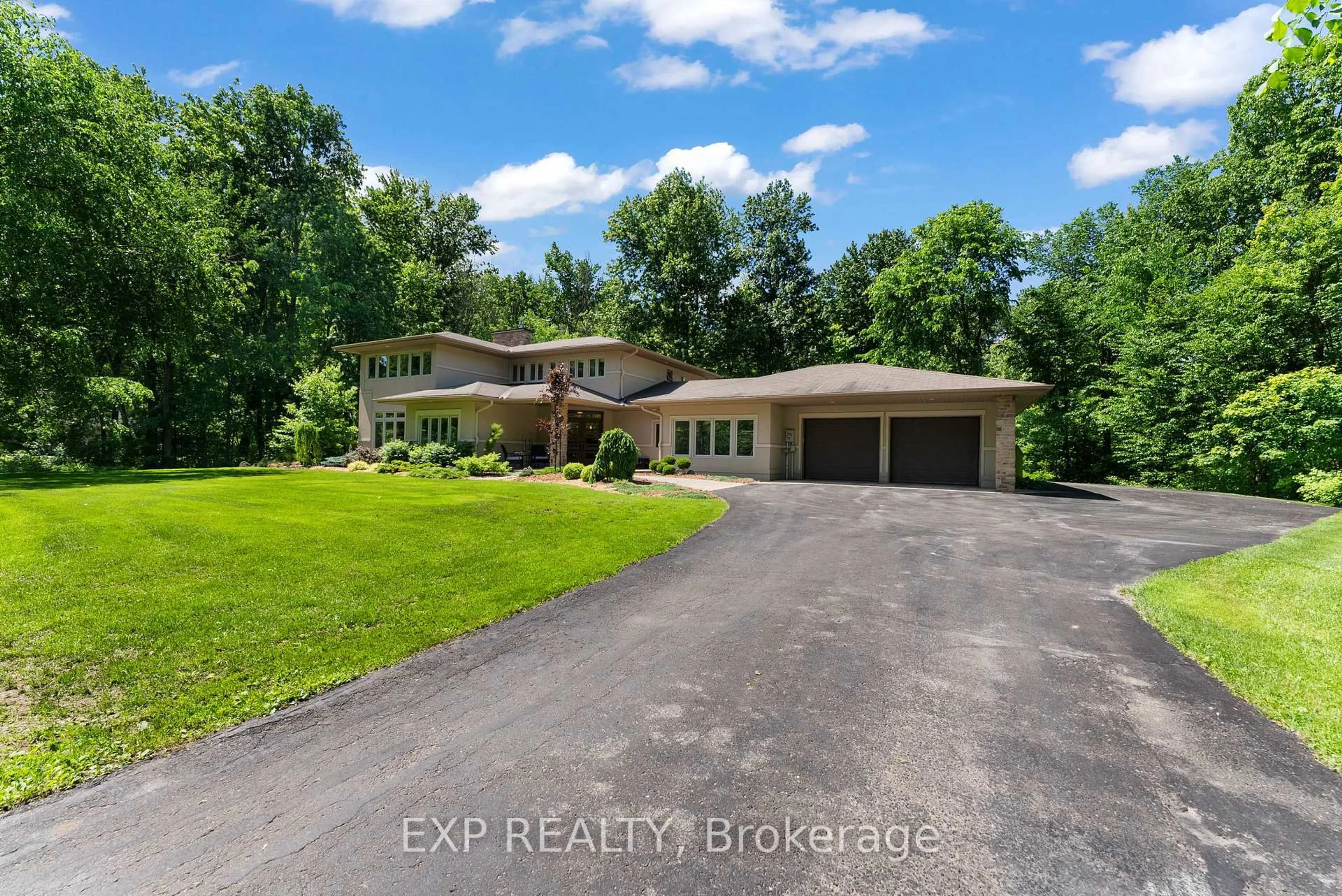 A pic from outside/outdoor area/front of a property/back of a property/a pic from drone, water/lake/river/ocean view for 5759 Queenscourt Cres, Ottawa Ontario K4M 1K3