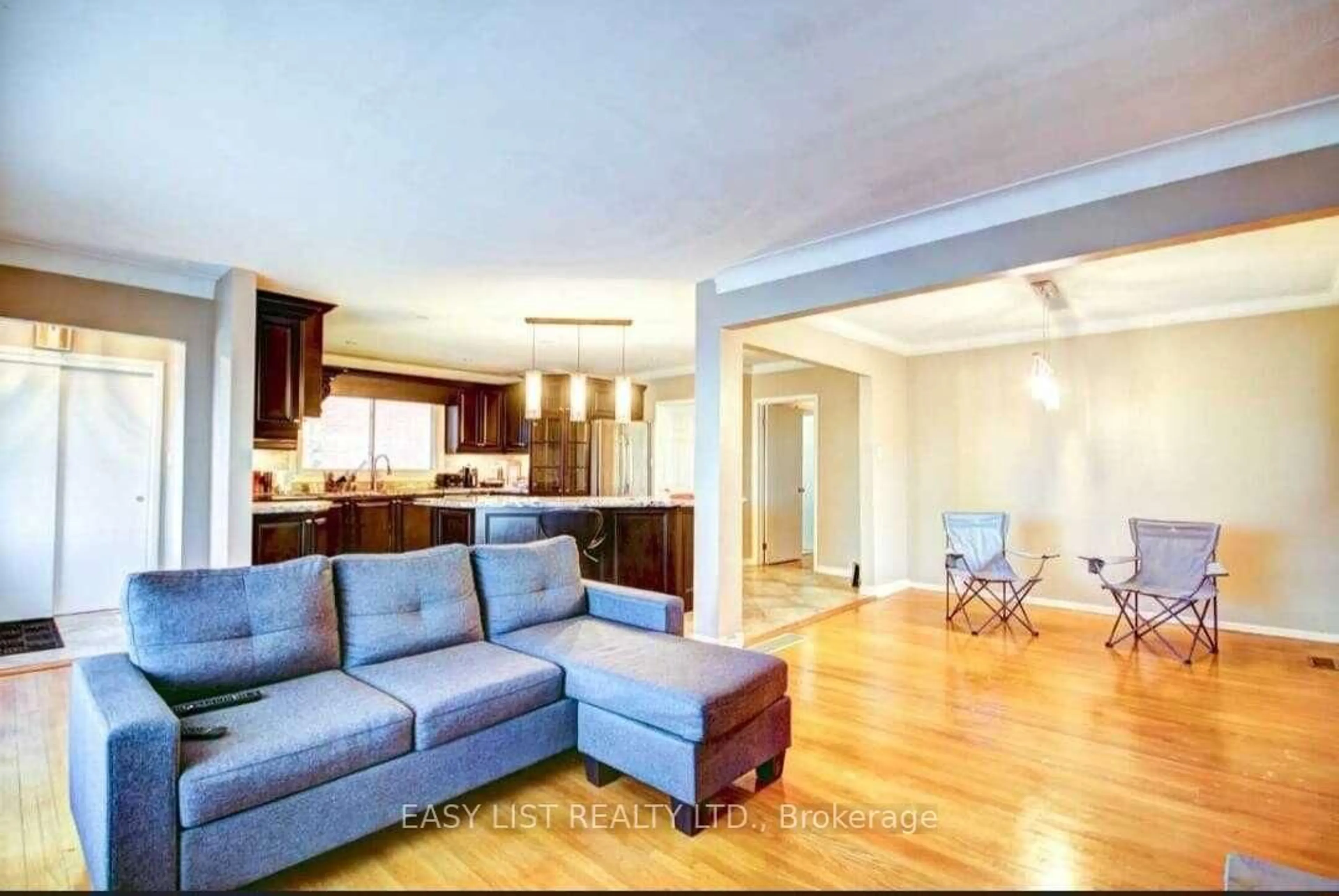 Living room with furniture, unknown for 138 Rifle Range Rd, Hamilton Ontario L8S 3B6