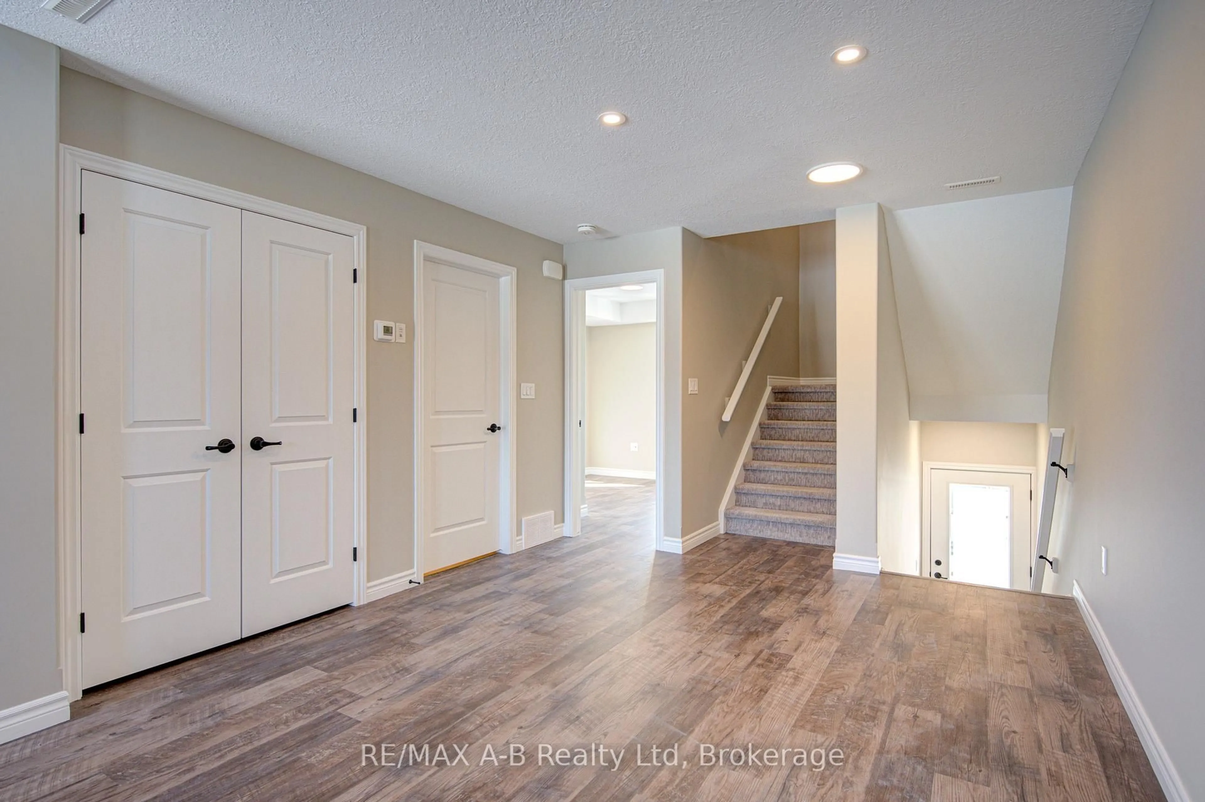 Indoor entryway for 3194 Vivian Line 37 #7, Stratford Ontario N5A 0J8