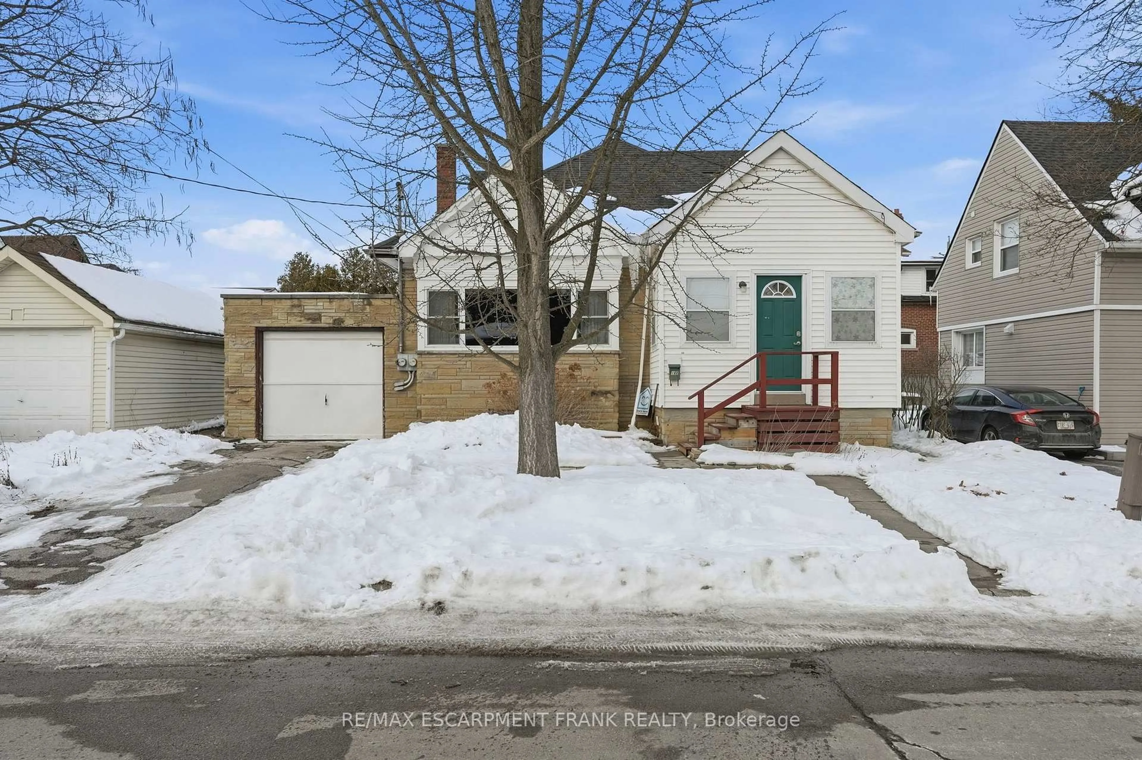 Unknown for 196 GLEN Rd, Hamilton Ontario L8S 3N4