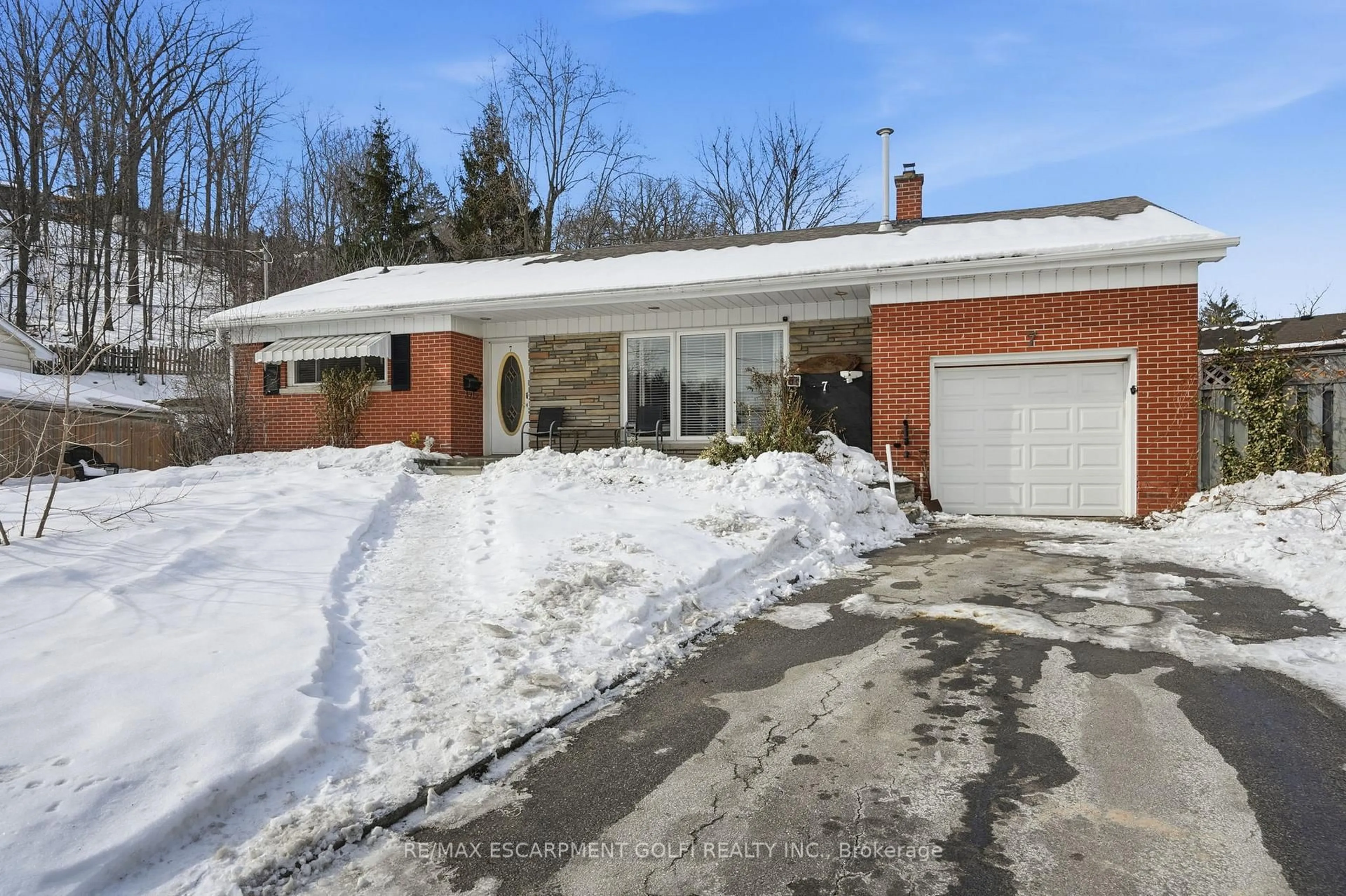 Home with brick exterior material, street for 7 Piott Crt, Hamilton Ontario L8G 2W2