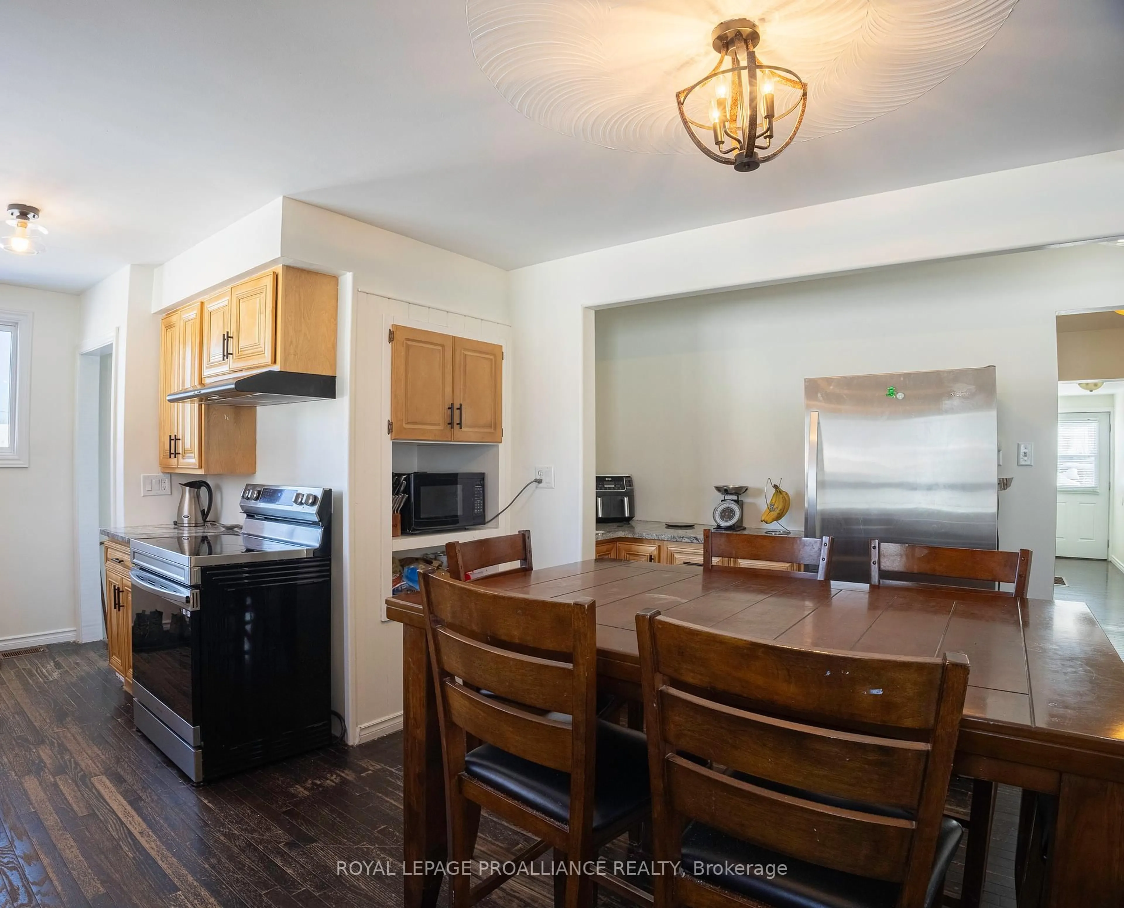 Open concept kitchen, wood/laminate floor for 26 Cloverleaf Dr, Belleville Ontario K8N 4Z5