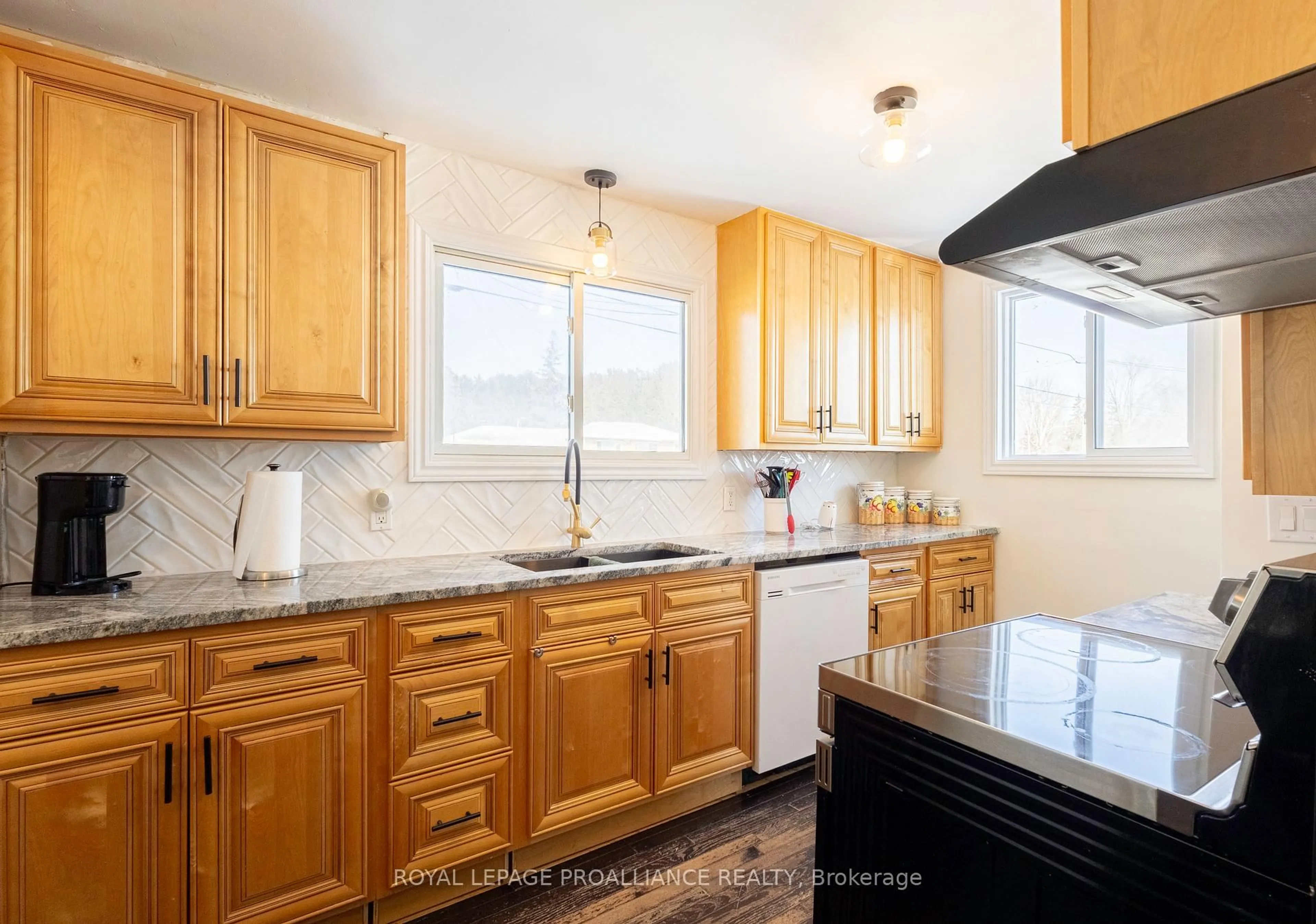 Standard kitchen, wood/laminate floor for 26 Cloverleaf Dr, Belleville Ontario K8N 4Z5