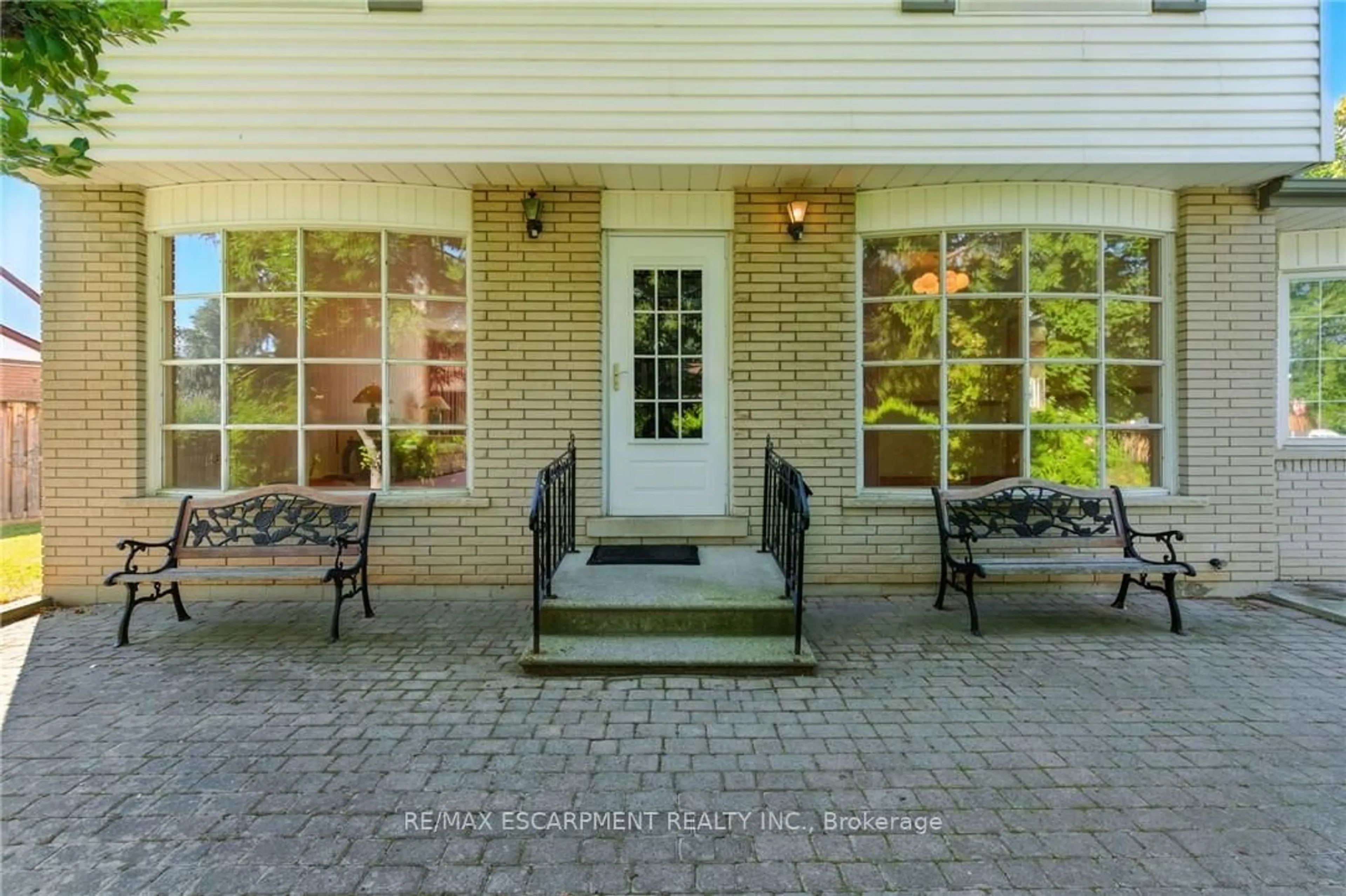 Patio, street for 18 Jasper Dr, Hamilton Ontario L8G 2S7