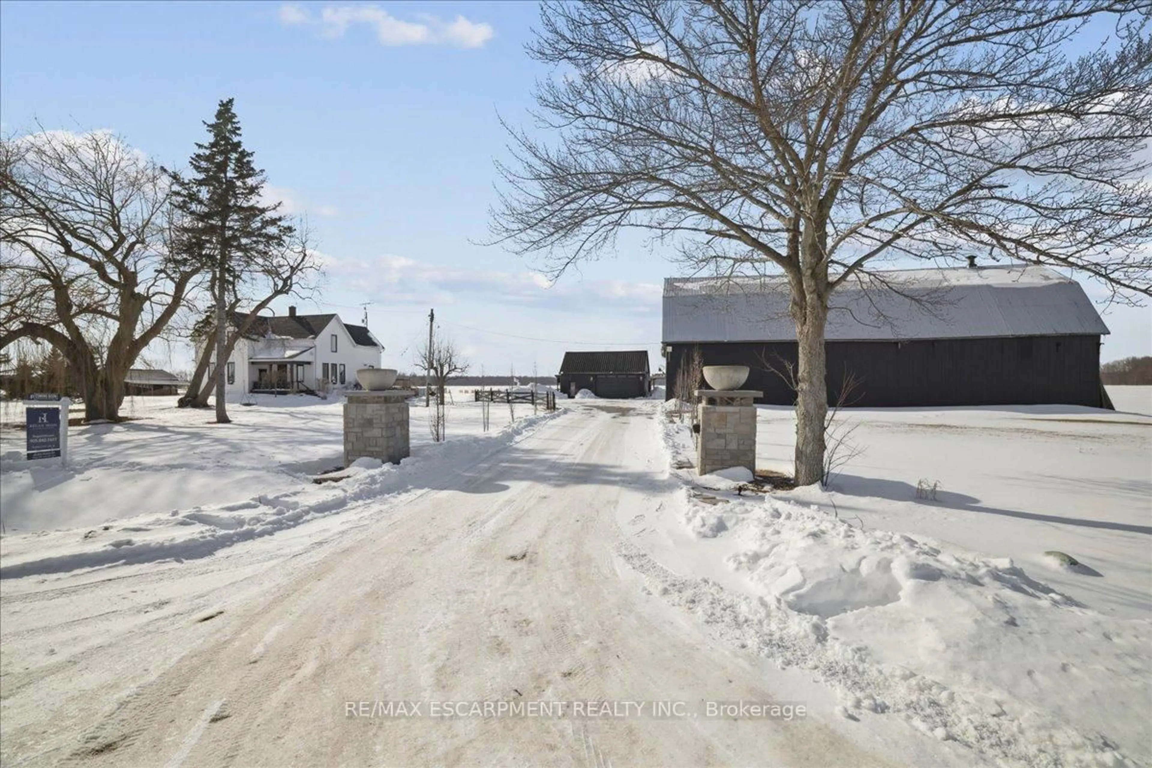 Parking for 110 Cream St, Pelham Ontario L0S 1C0