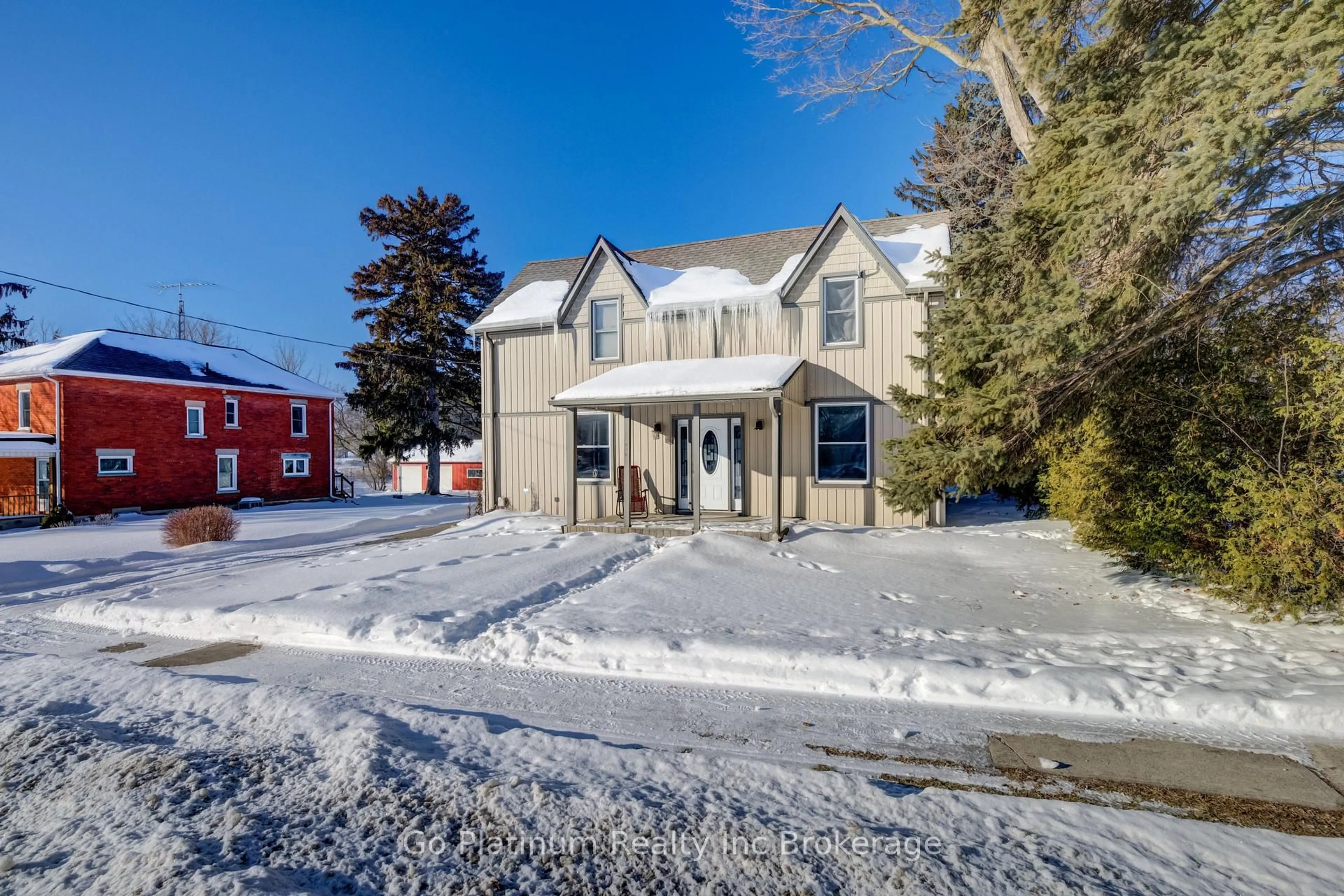 A pic from outside/outdoor area/front of a property/back of a property/a pic from drone, street for 616 Main St, Norwich Ontario N0J 1C0