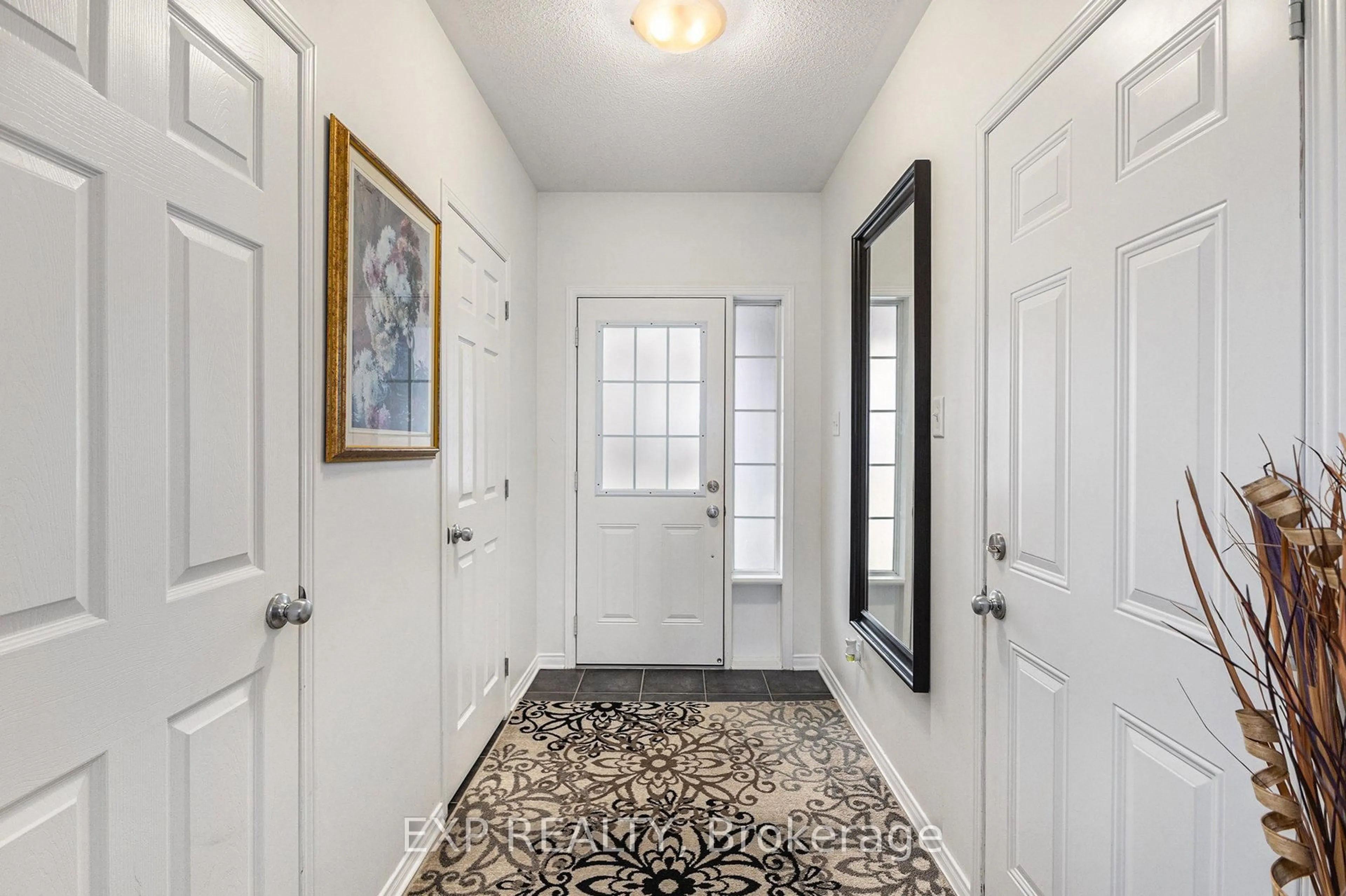 Indoor entryway for 407 Heathrow Private, Stittsville Ontario K2S 0M9