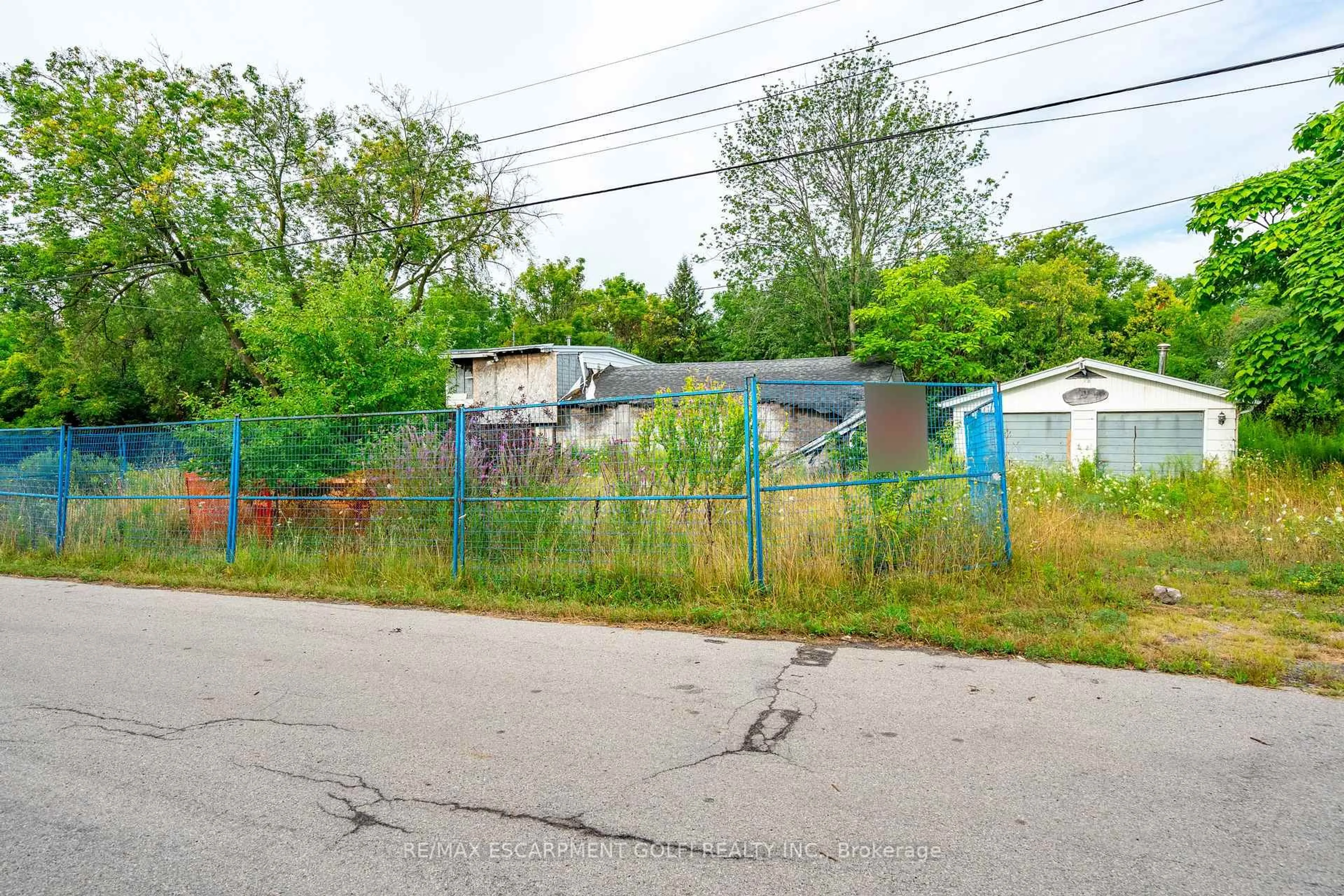 Shed for 74 Best Ave, Hamilton Ontario L9H 5W1