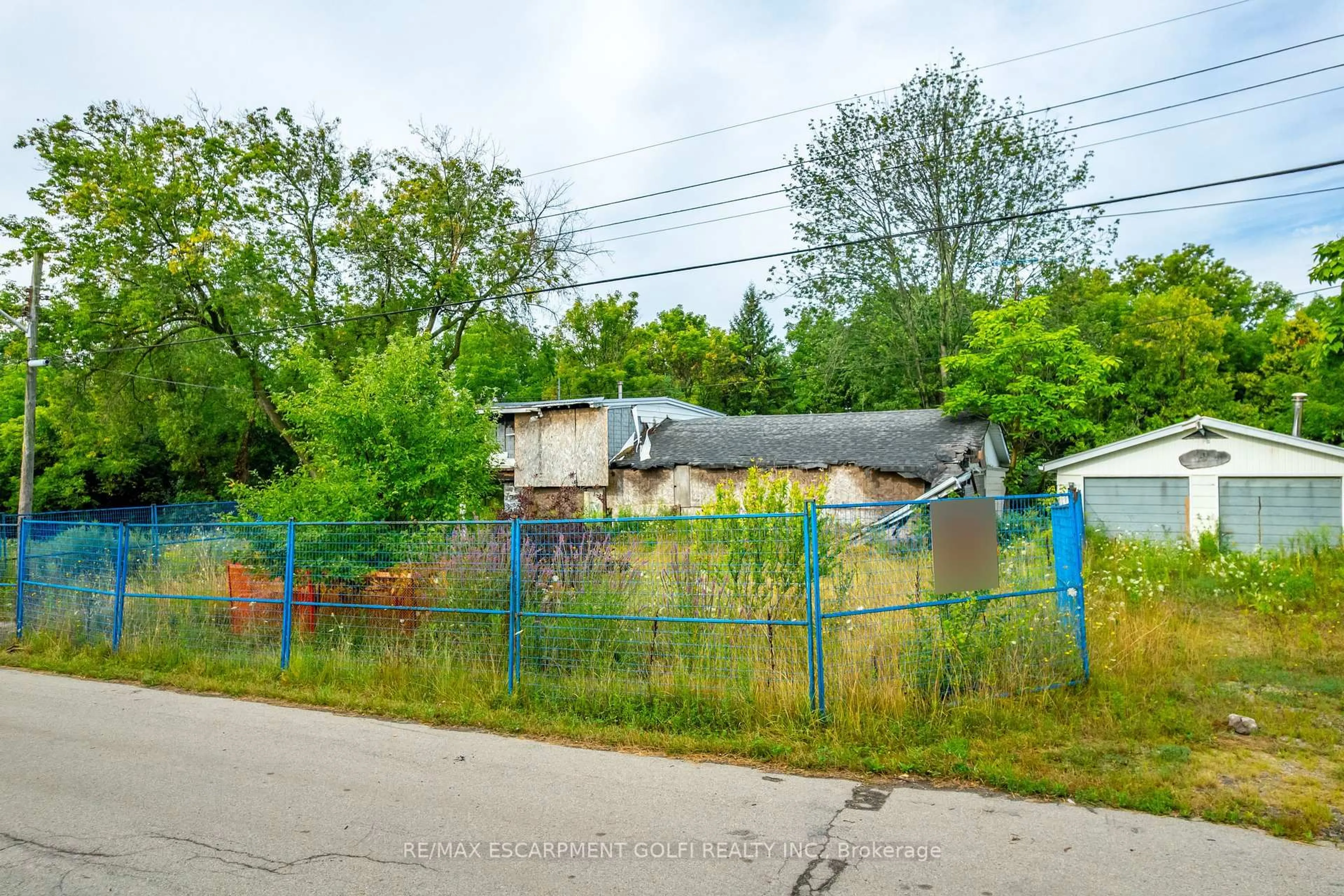 Shed for 74 Best Ave, Hamilton Ontario L9H 5W1