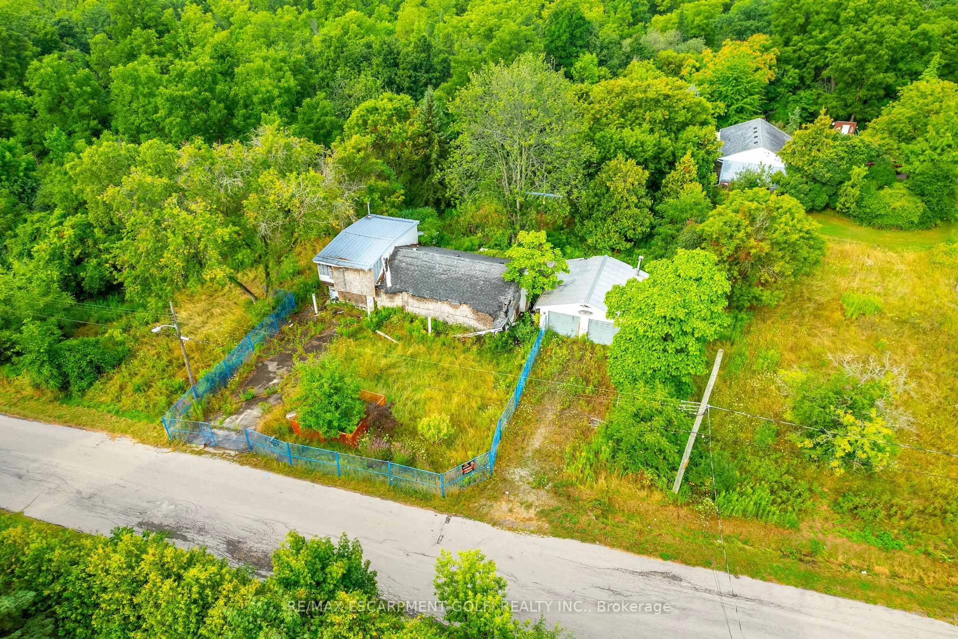 A pic from outside/outdoor area/front of a property/back of a property/a pic from drone, unknown for 74 Best Ave, Hamilton Ontario L9H 5W1