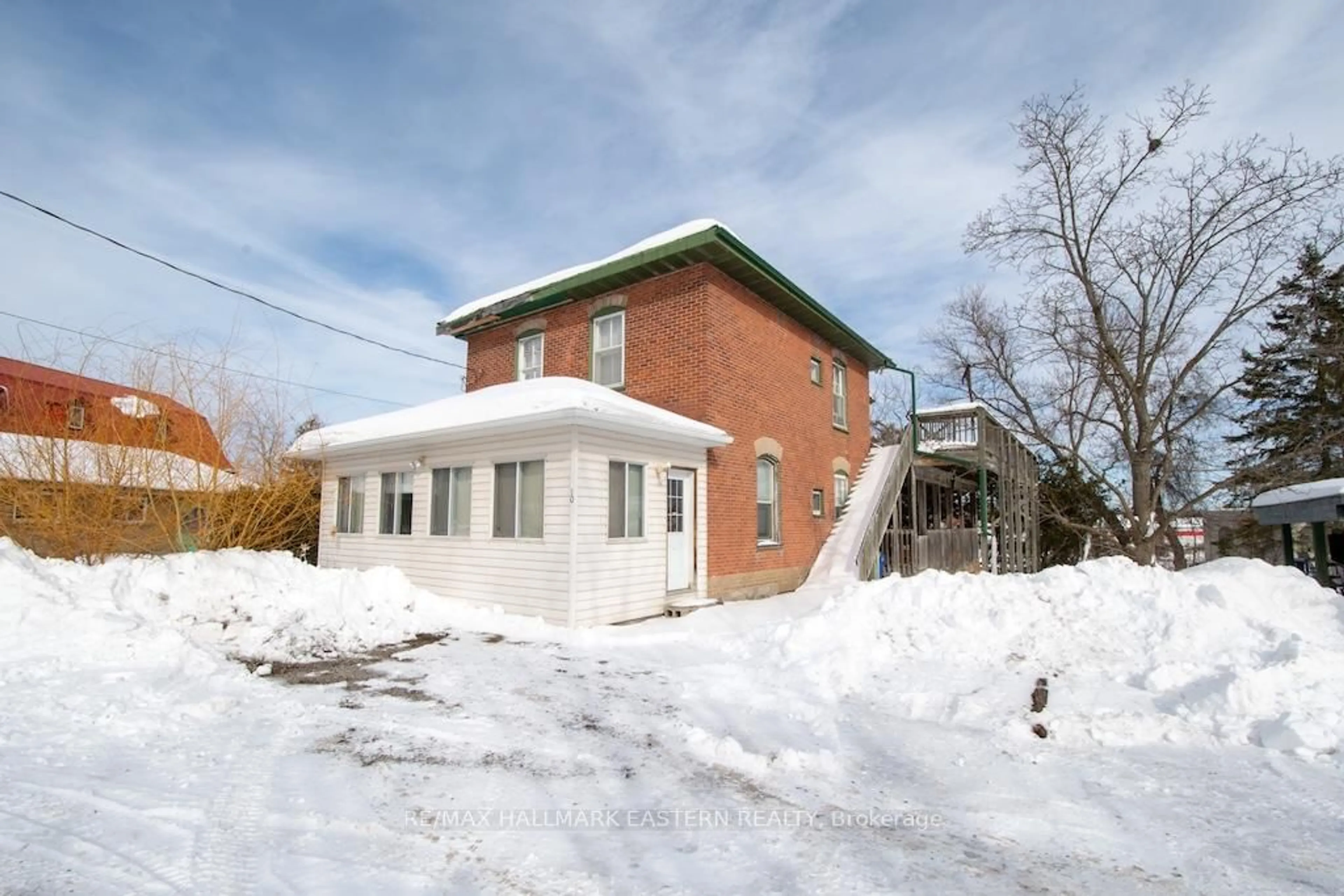 Home with brick exterior material, building for 10 Hill St, Selwyn Ontario K0L 2H0