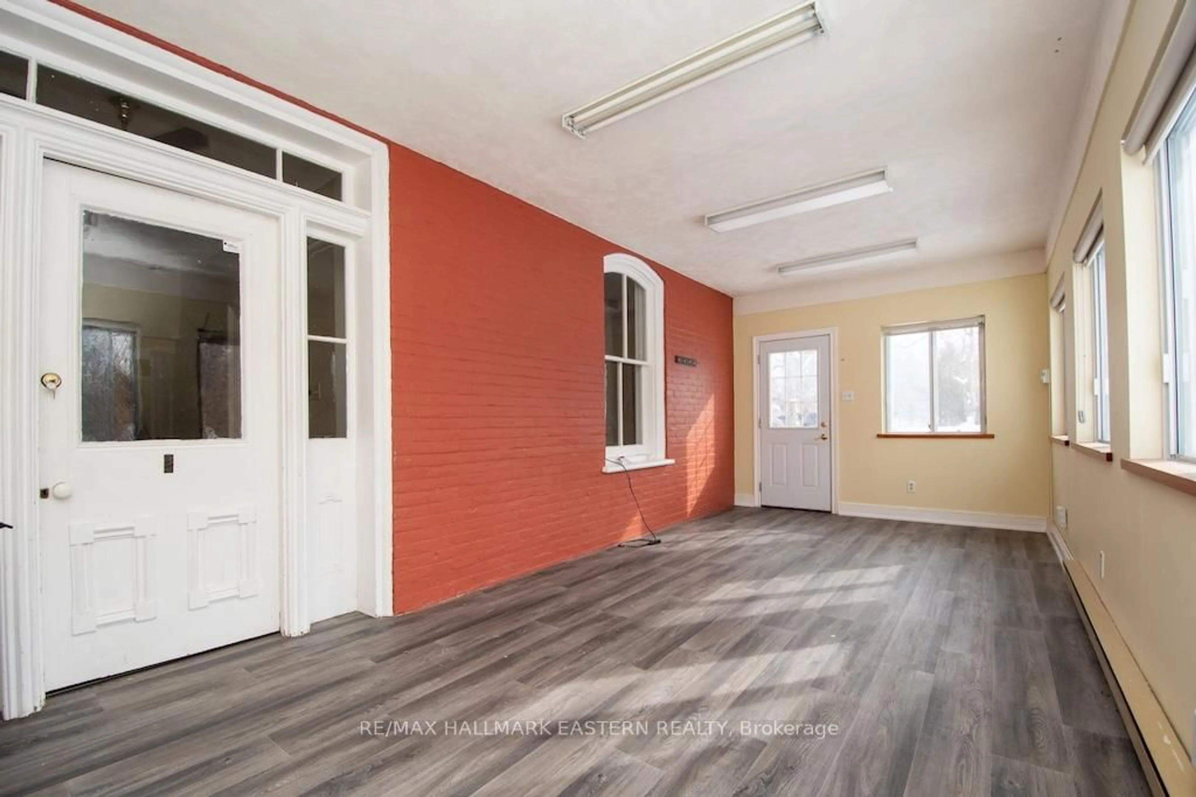 Unknown for 10 Hill St, Selwyn Ontario K0L 2H0