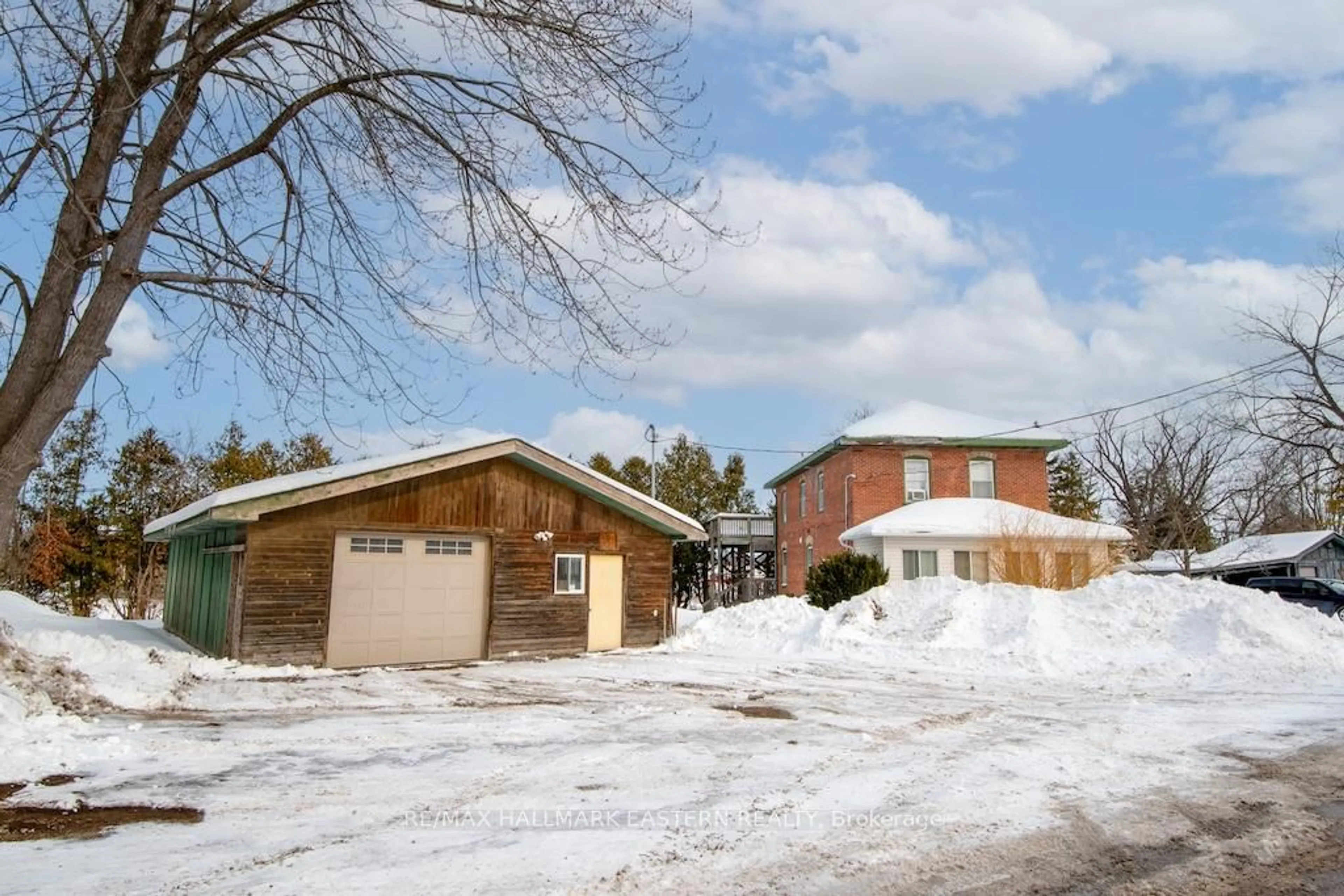 Home with brick exterior material, street for 10 Hill St, Selwyn Ontario K0L 2H0