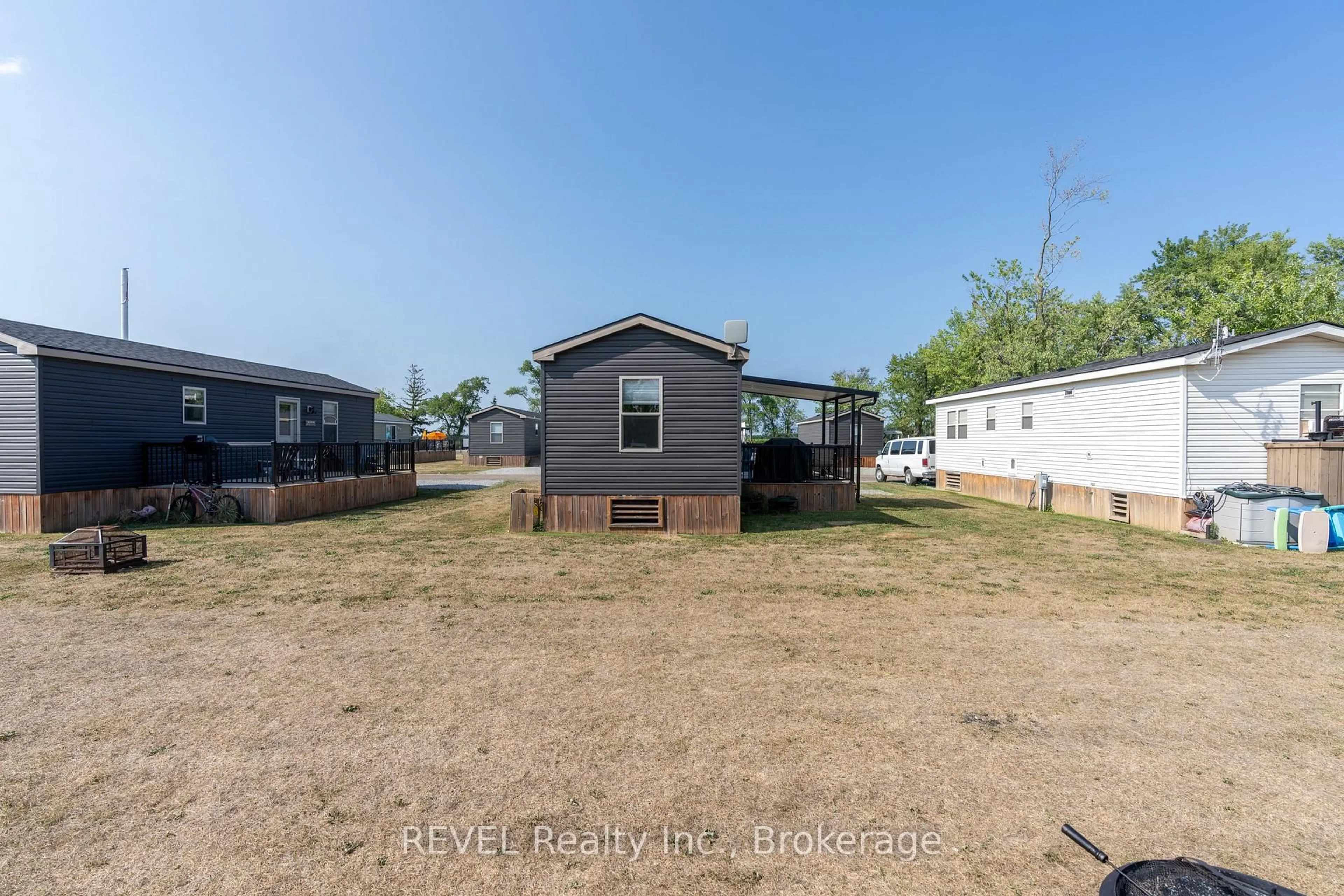 A pic from outside/outdoor area/front of a property/back of a property/a pic from drone, street for 1501 Line 8 Rd #303, Niagara-on-the-Lake Ontario L0S 1L0