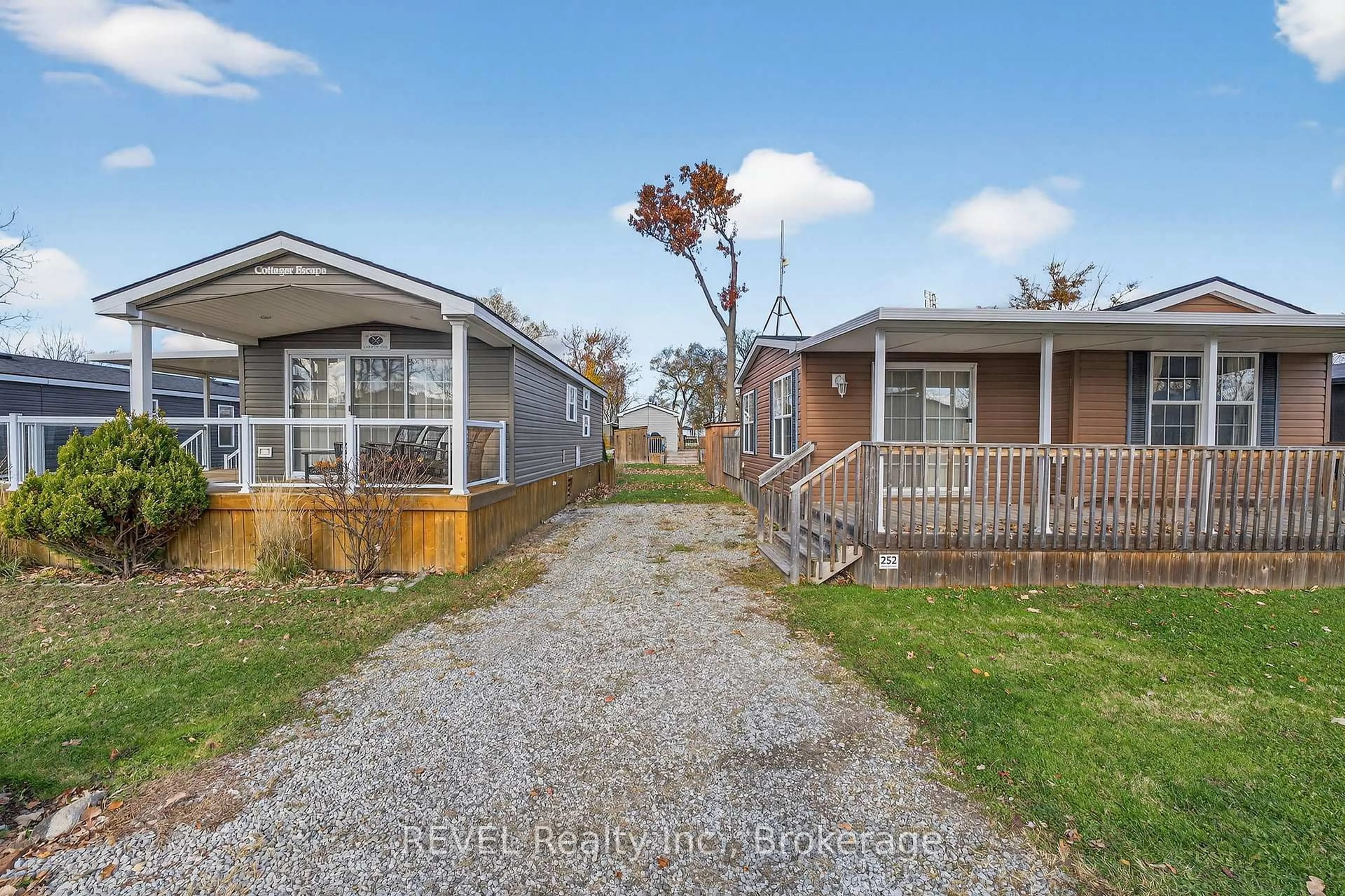 A pic from outside/outdoor area/front of a property/back of a property/a pic from drone, street for 1501 Line 8 Rd #252, Niagara-on-the-Lake Ontario L0S 1L0