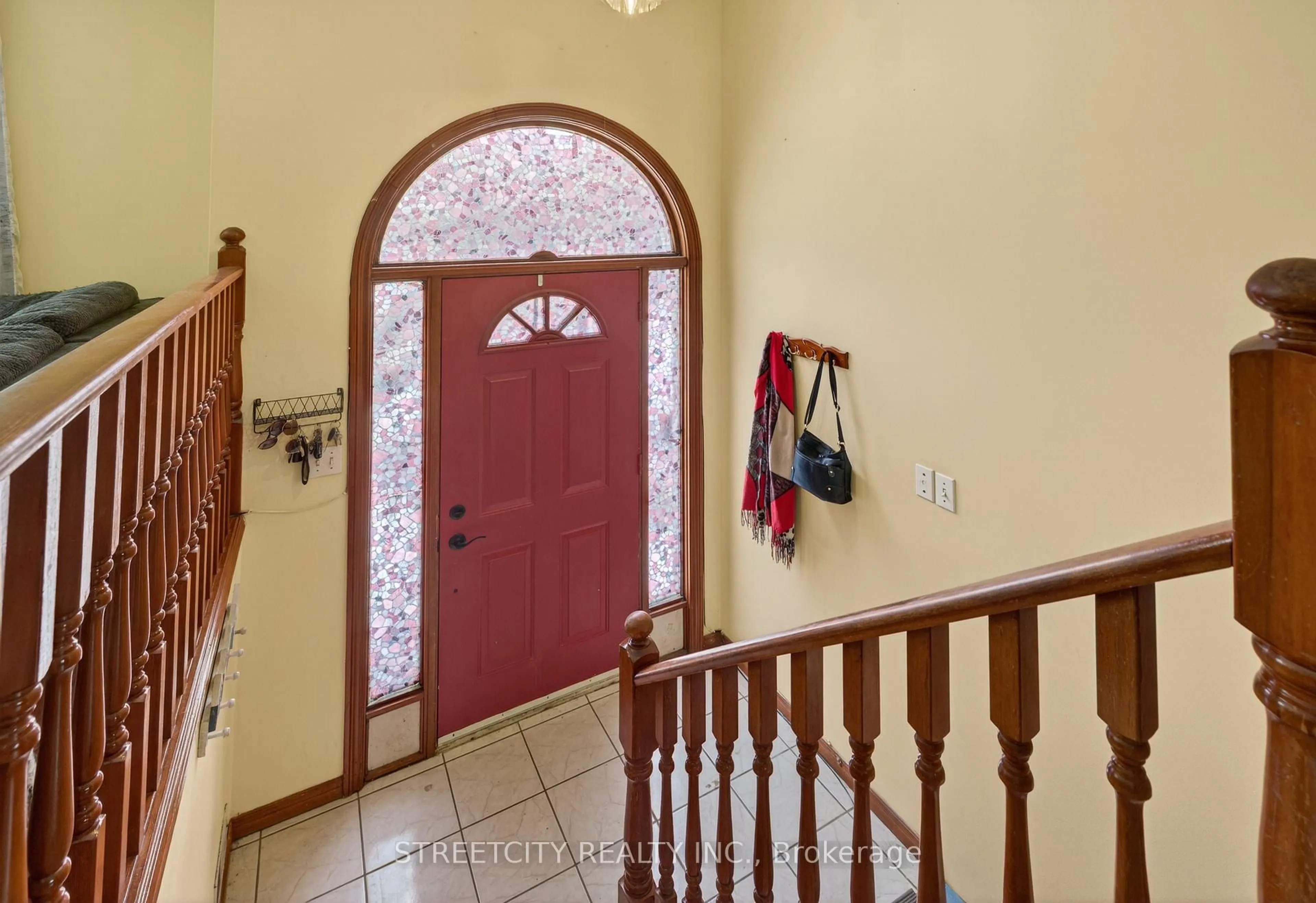 Indoor entryway for 23 Elmwood Pl, London South Ontario N6J 1J3