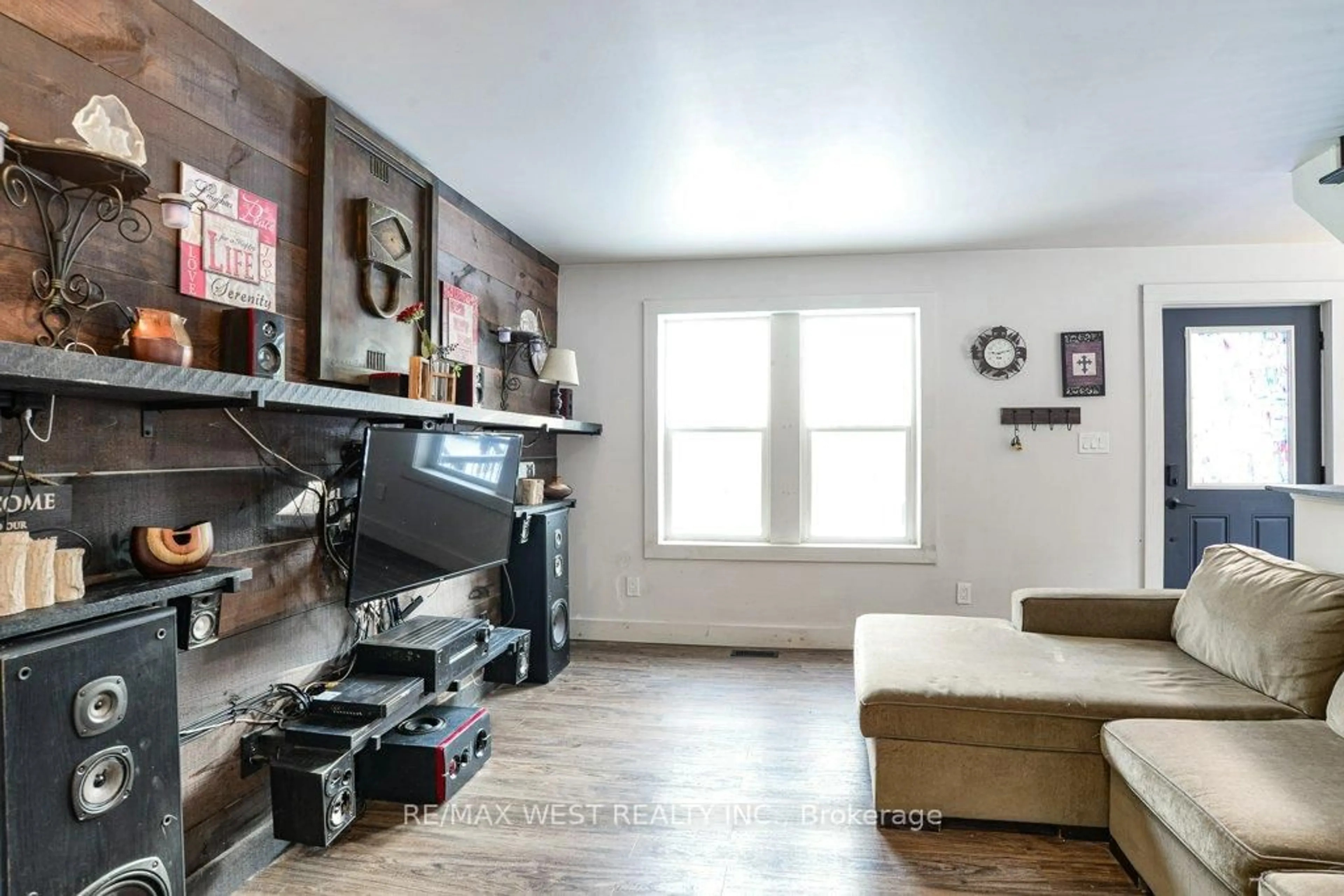 Living room with furniture, unknown for 1295 Deep Bay Rd, Minden Hills Ontario K0M 2L1