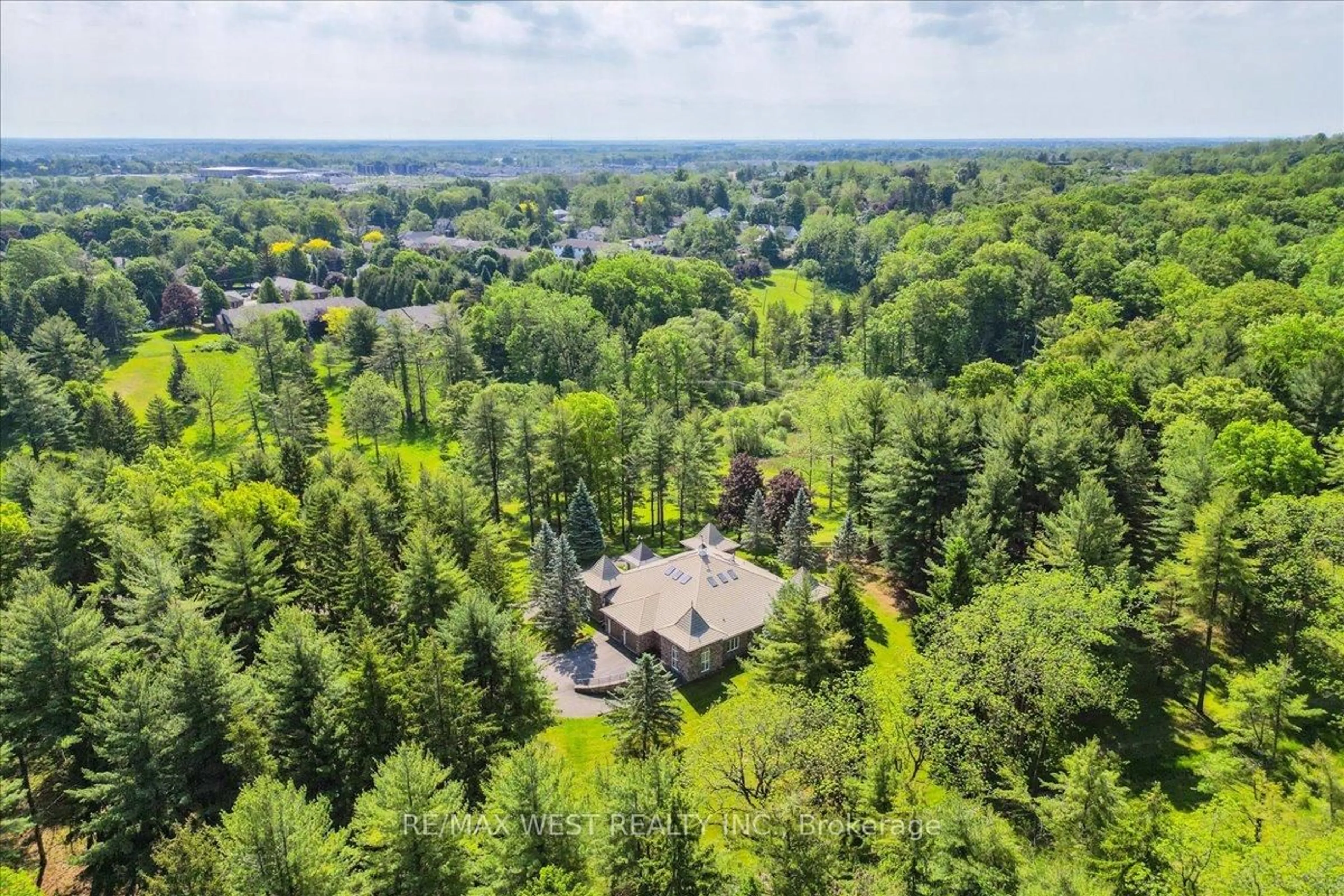 A pic from outside/outdoor area/front of a property/back of a property/a pic from drone, forest/trees view for 1630 Pelham St, Pelham Ontario L0S 1E3