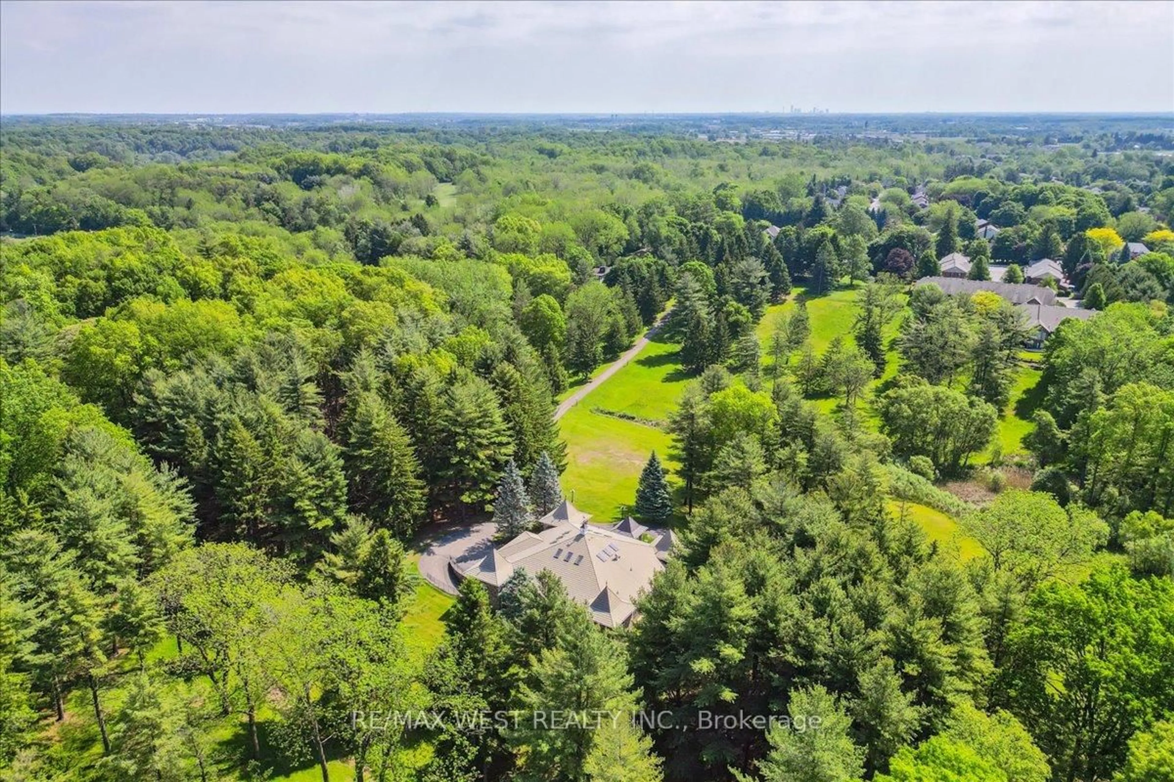 A pic from outside/outdoor area/front of a property/back of a property/a pic from drone, forest/trees view for 1630 Pelham St, Pelham Ontario L0S 1E3