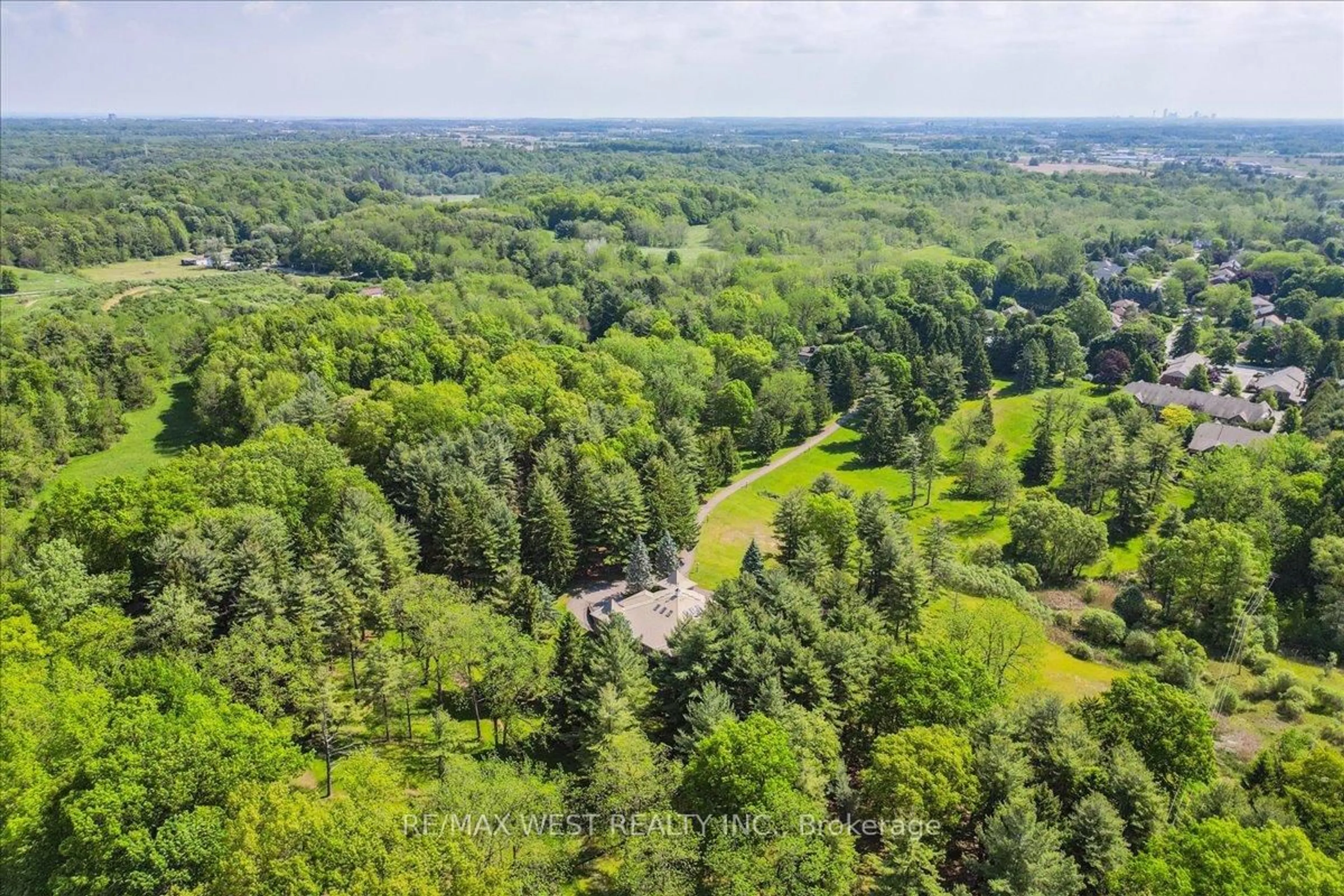 A pic from outside/outdoor area/front of a property/back of a property/a pic from drone, forest/trees view for 1630 Pelham St, Pelham Ontario L0S 1E3