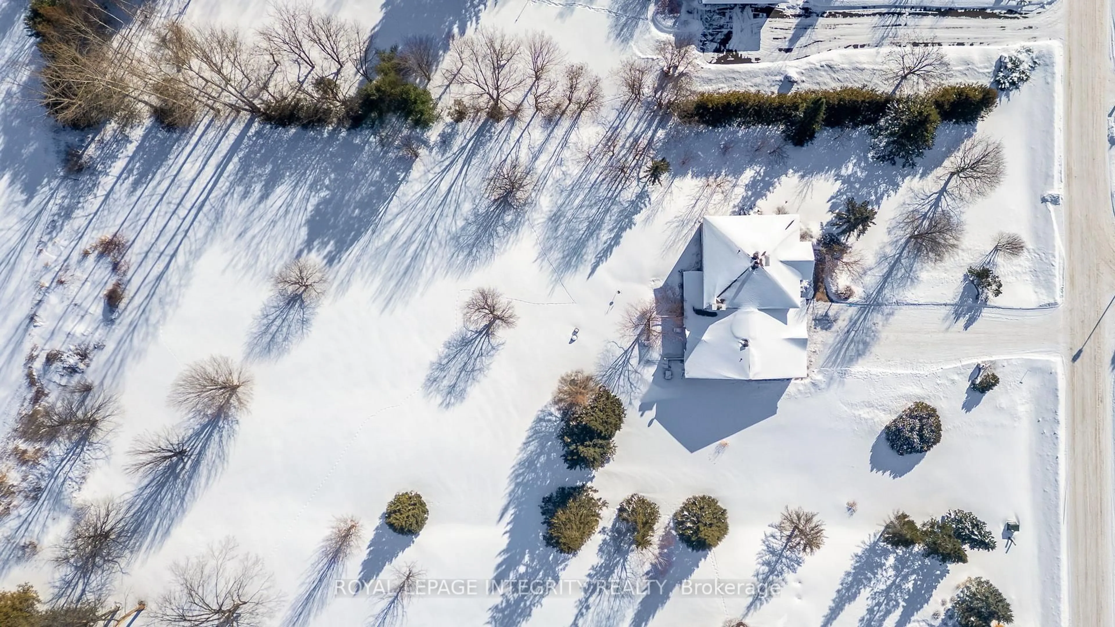 A pic from outside/outdoor area/front of a property/back of a property/a pic from drone, street for 6 Marchbrook Circ, Ottawa Ontario K2W 1A1