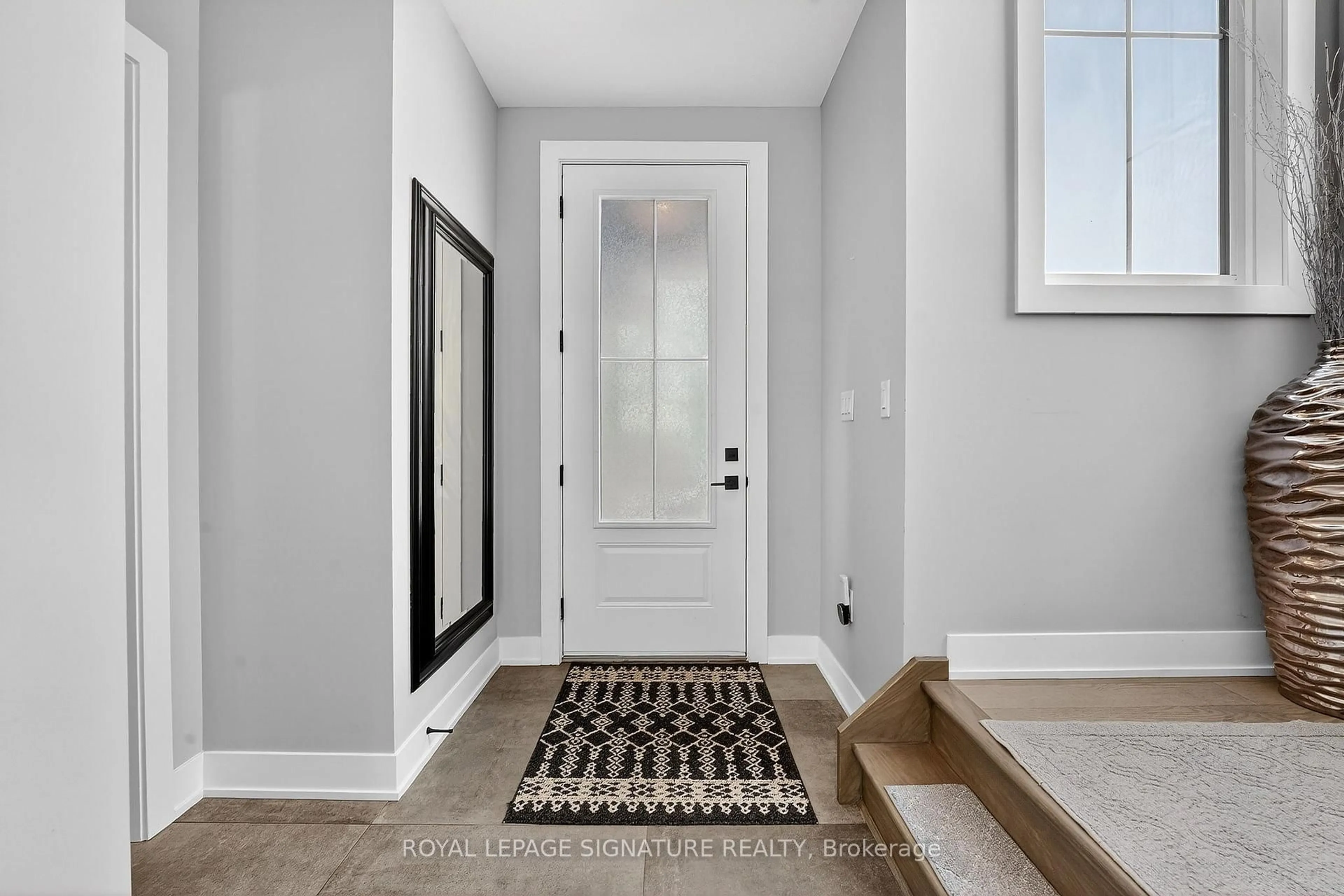 Indoor entryway for 297 Whiting St #11, Ingersoll Ontario N5C 3W5