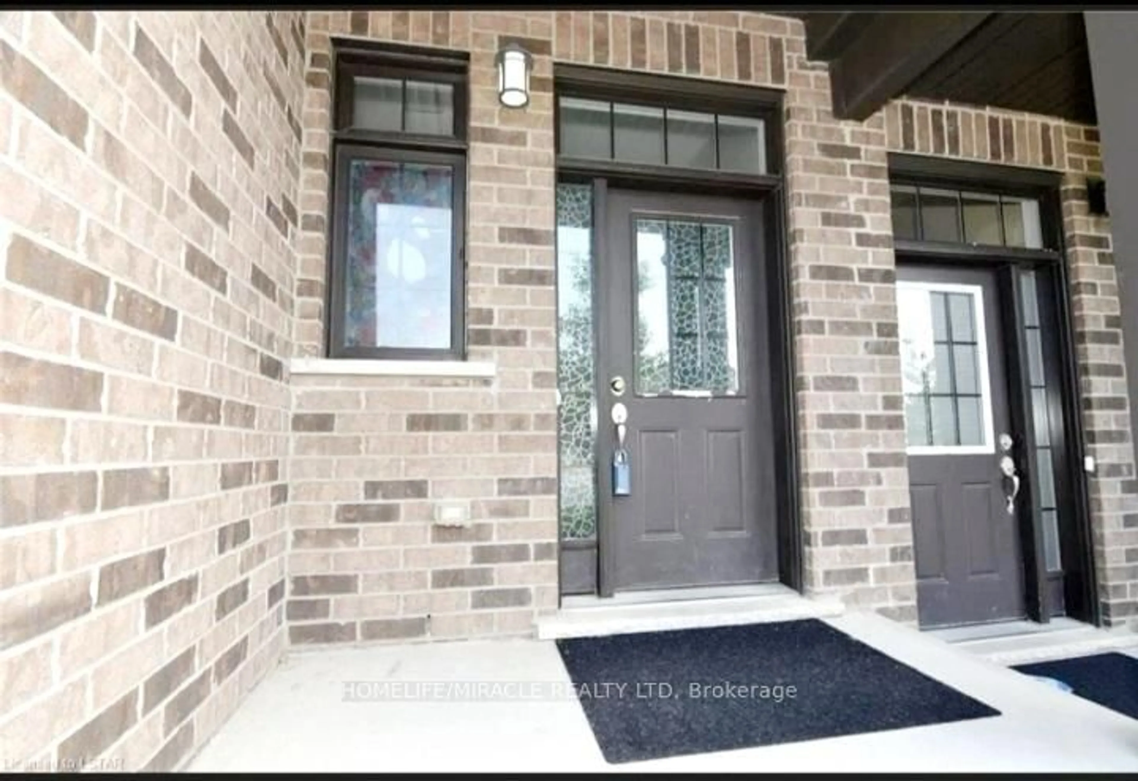 Indoor entryway for 1050 Oakcrossing Gate, London North Ontario N6H 0E9