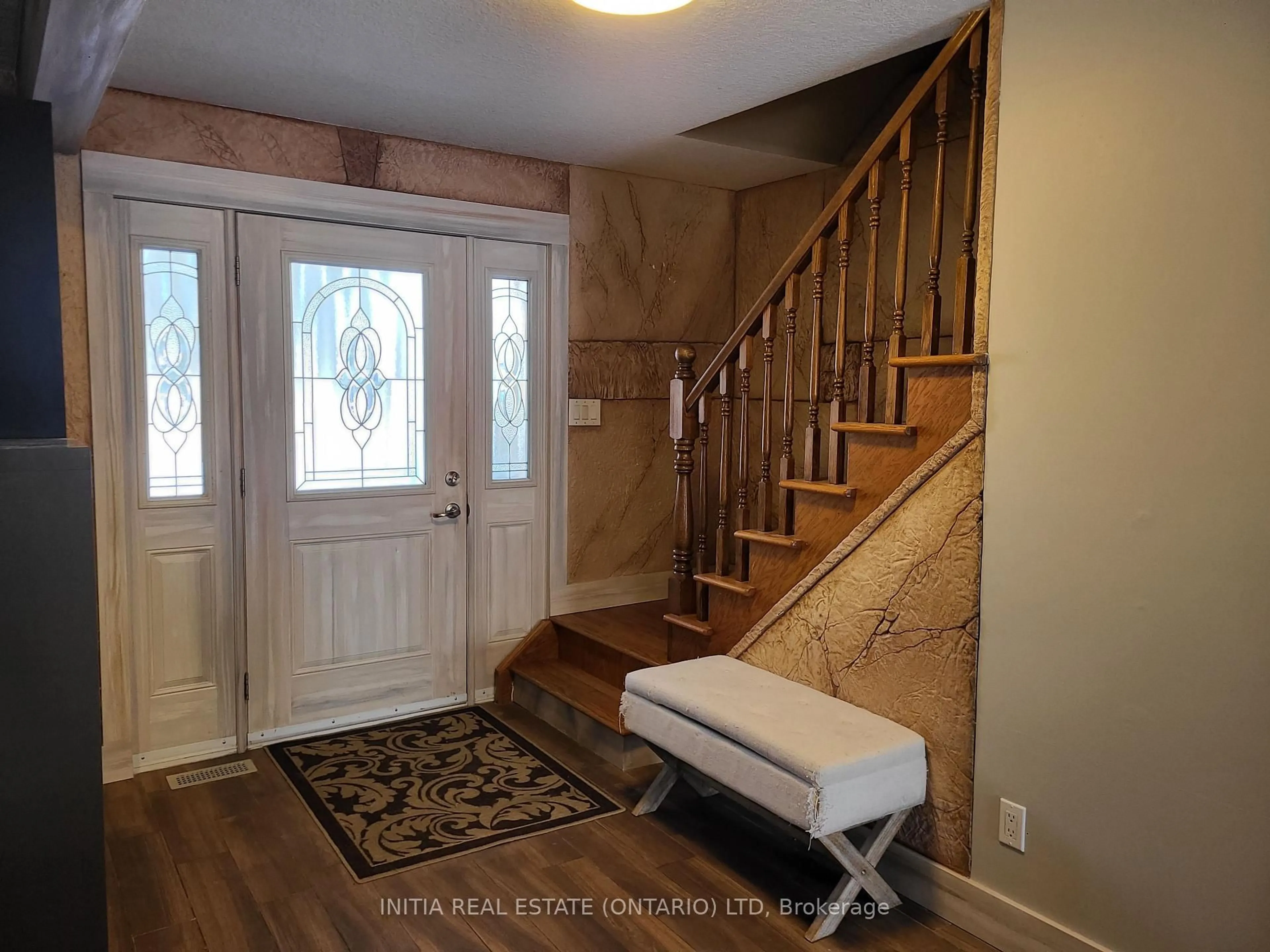 Indoor entryway for 1622 Jalna Blvd, London South Ontario N6E 3L1