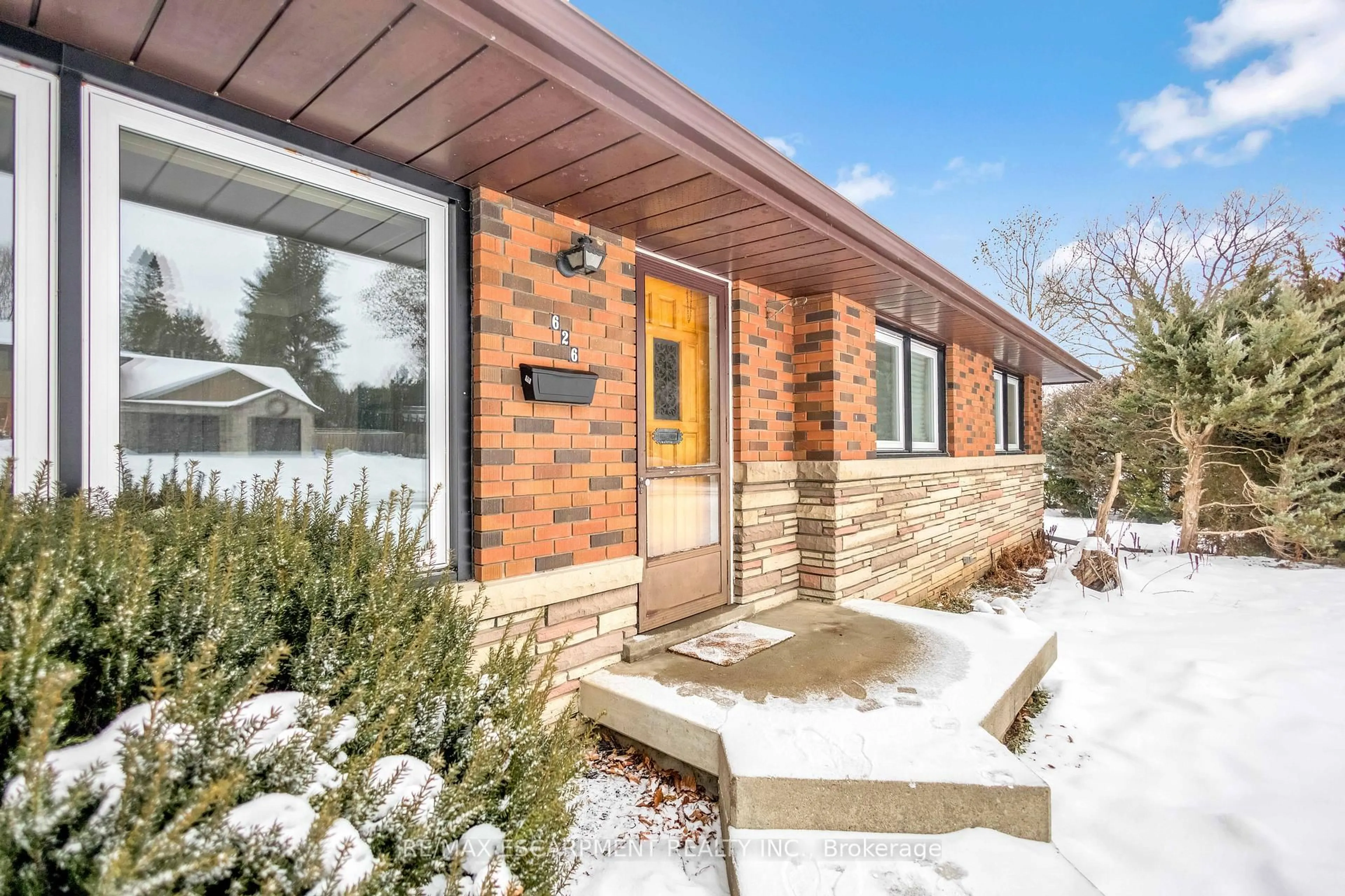 Home with brick exterior material, street for 626 Iroquois Ave, Hamilton Ontario L9G 3B4